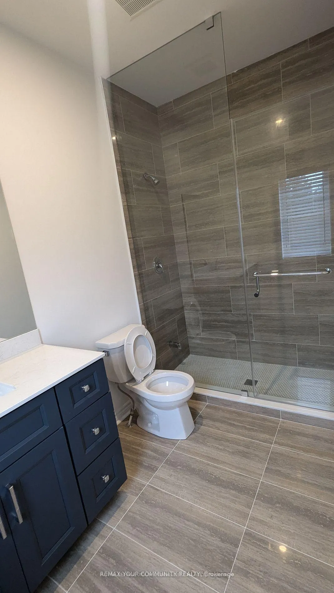 Photo 11 of Unit 2nd Floor, 9 Biscayne Boulevard, Georgina, Keswick South — HOMEH