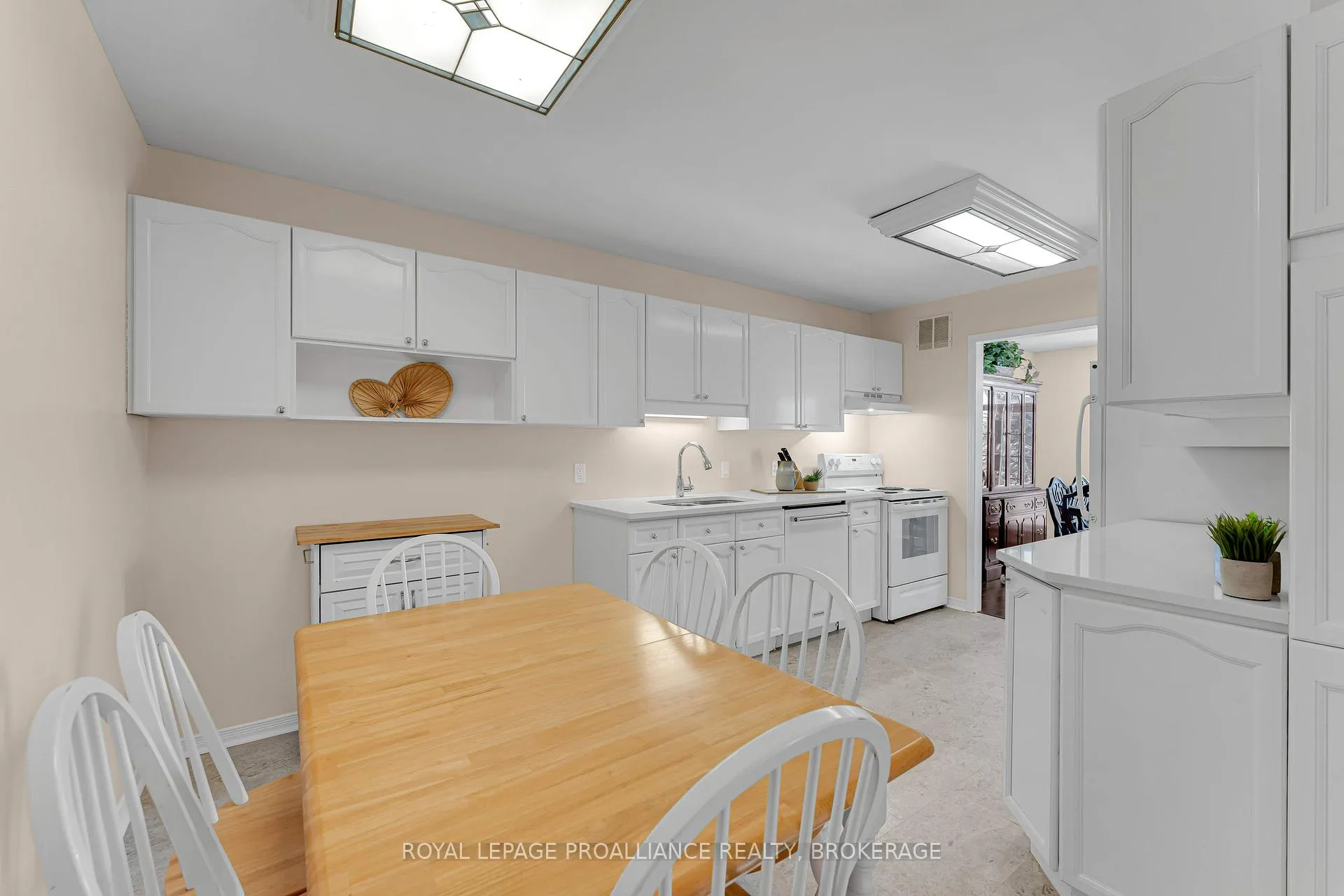Photo 11 of 660 Roosevelt Drive, Kingston, City Southwest — HOMEH