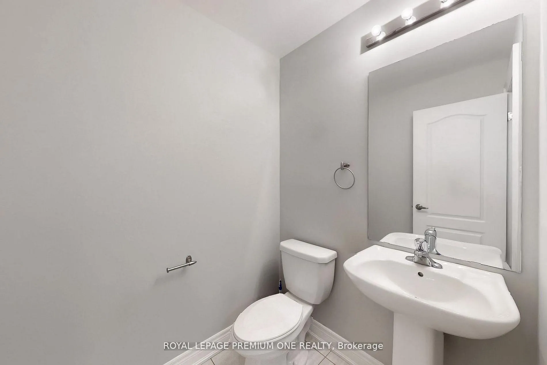 Photo 11 of 71 Dryden Way, Etobicoke, Willowridge-Martingrove-Richview — HOMEH