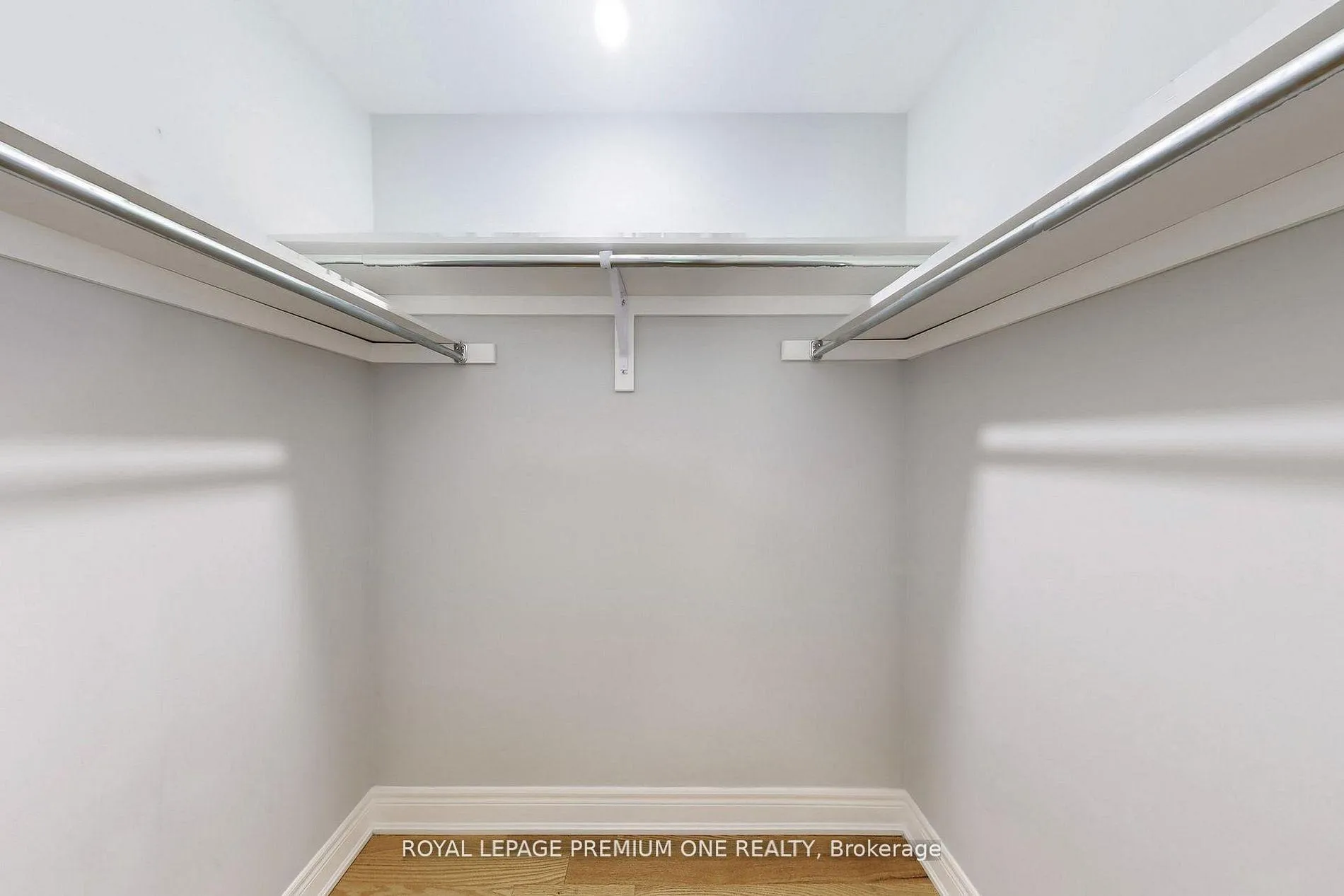 Photo 16 of 71 Dryden Way, Etobicoke, Willowridge-Martingrove-Richview — HOMEH