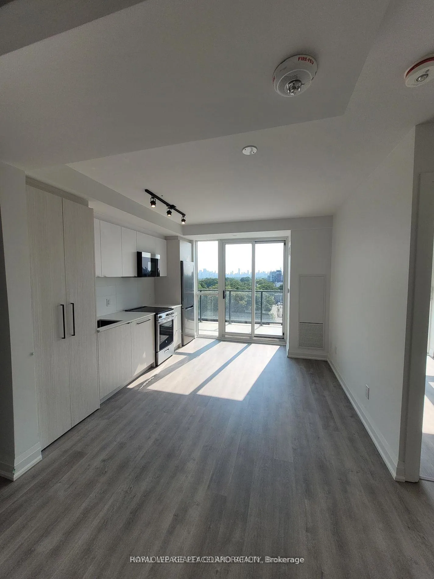 Photo 3 of Unit 911, 2369 Danforth Avenue, Toronto, East End-Danforth — HOMEH
