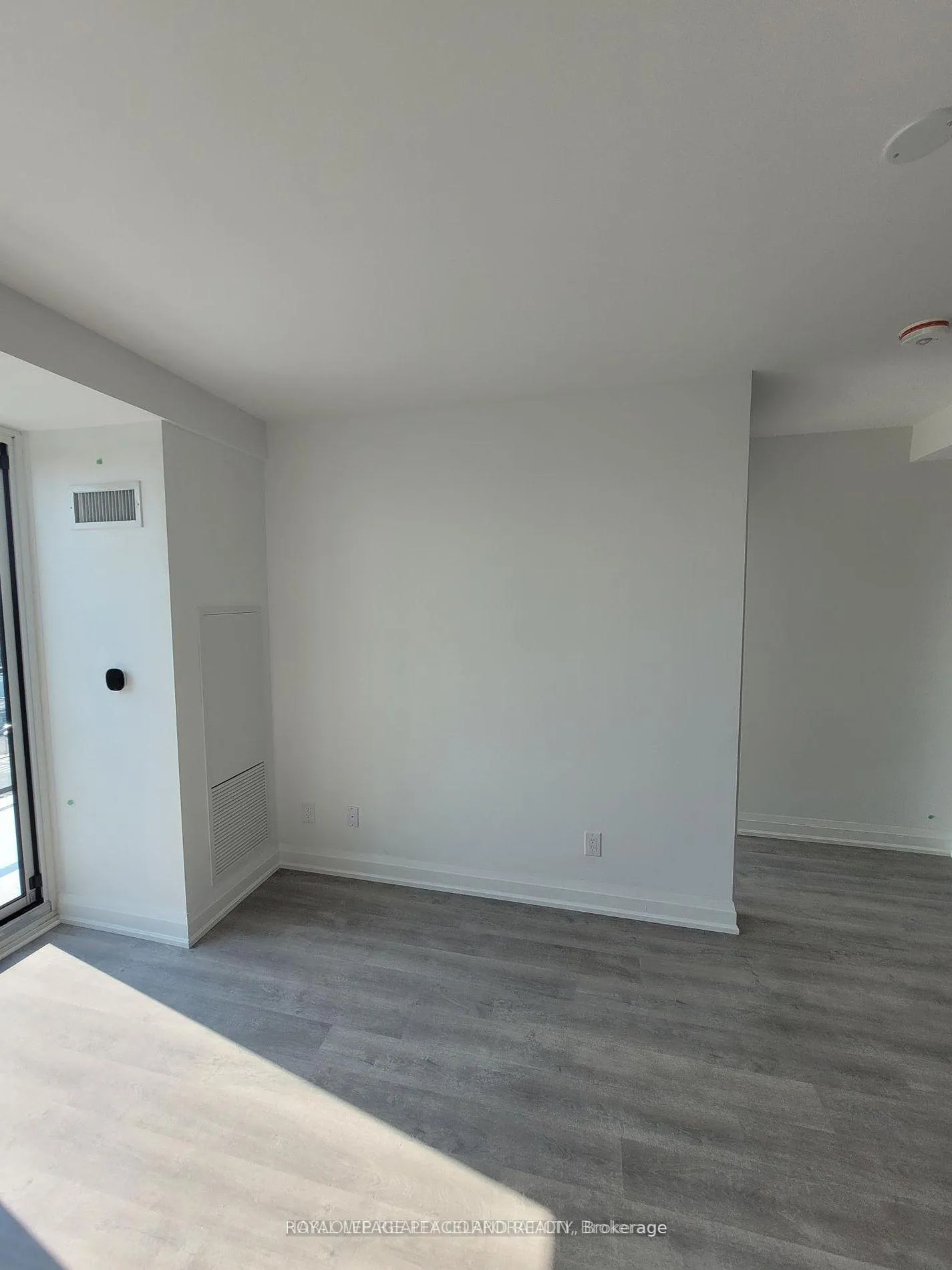 Photo 6 of Unit 911, 2369 Danforth Avenue, Toronto, East End-Danforth — HOMEH