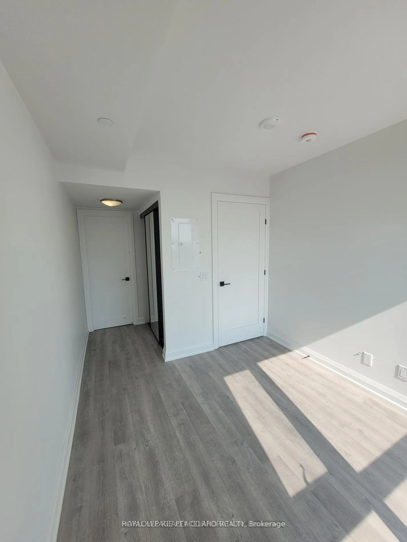 Photo 8 of Unit 911, 2369 Danforth Avenue, Toronto, East End-Danforth — HOMEH
