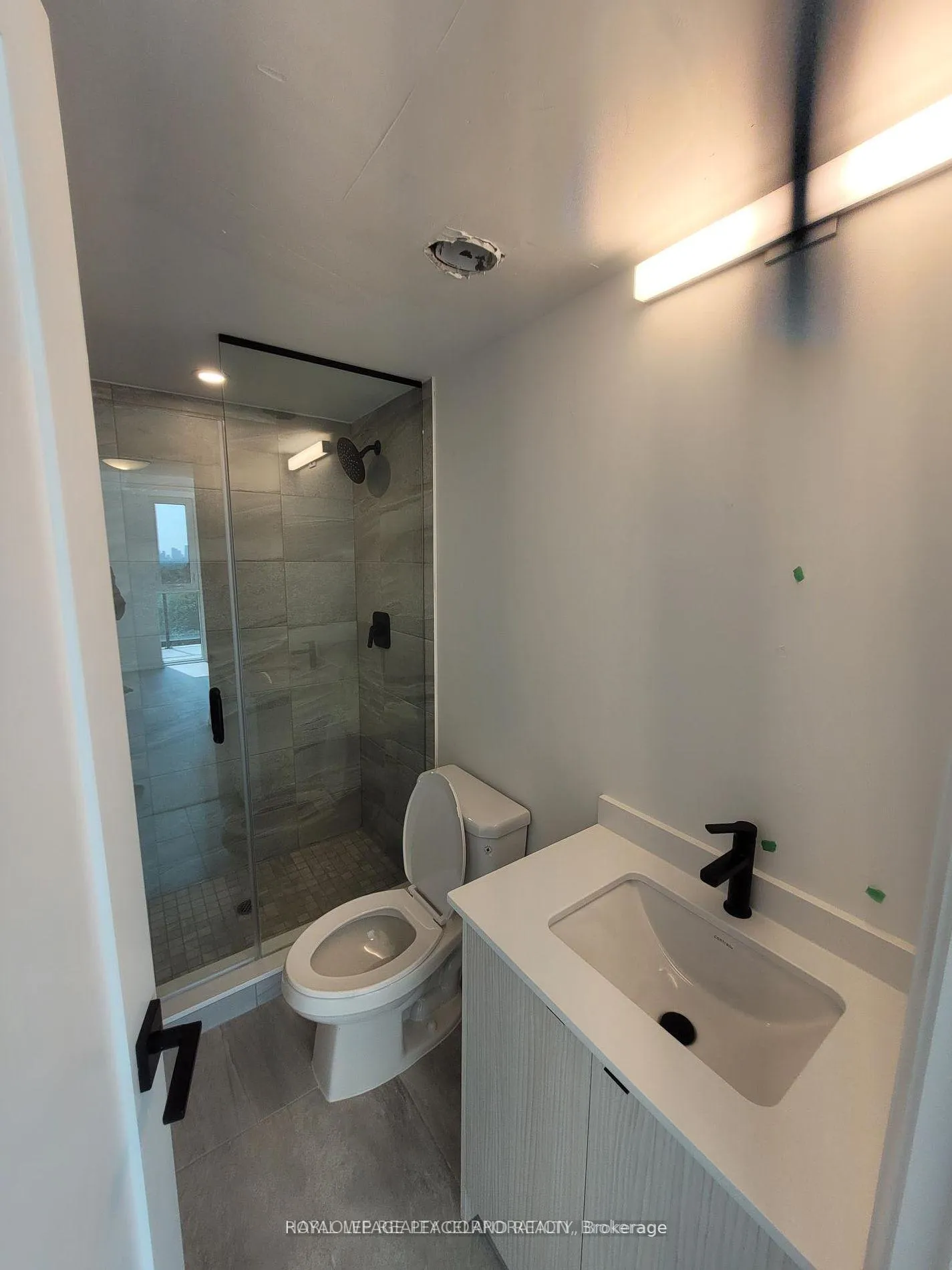 Photo 9 of Unit 911, 2369 Danforth Avenue, Toronto, East End-Danforth — HOMEH