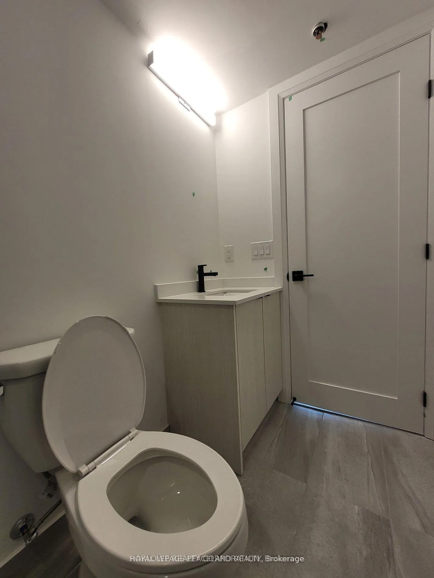 Photo 12 of Unit 911, 2369 Danforth Avenue, Toronto, East End-Danforth — HOMEH