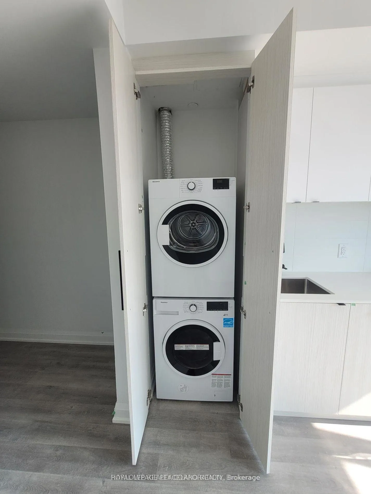 Photo 13 of Unit 911, 2369 Danforth Avenue, Toronto, East End-Danforth — HOMEH