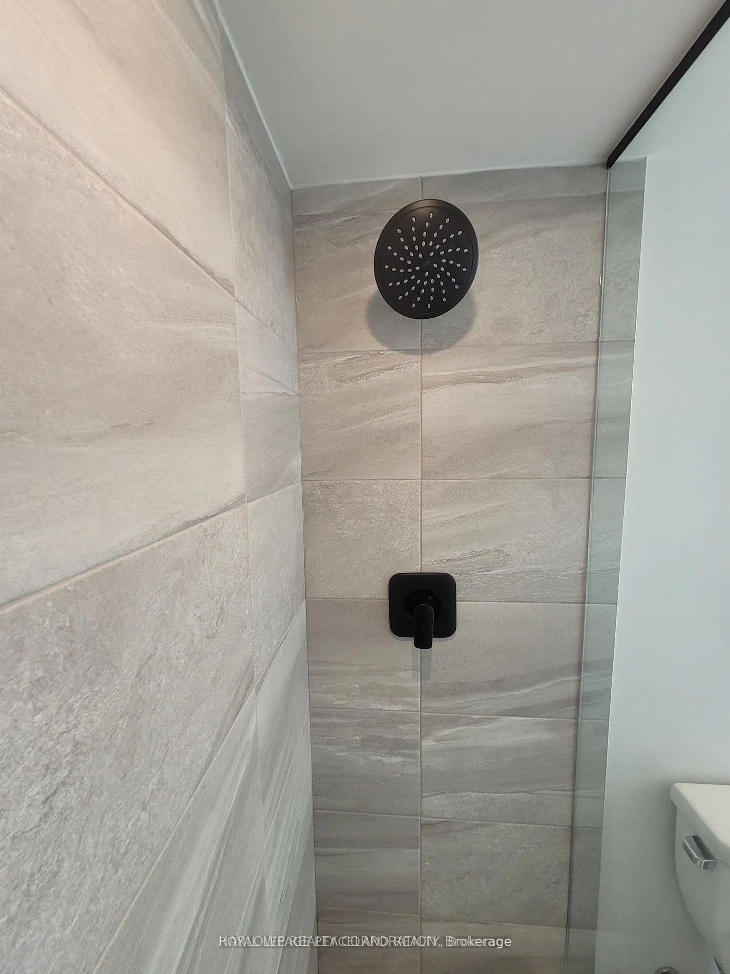 Photo 15 of Unit 911, 2369 Danforth Avenue, Toronto, East End-Danforth — HOMEH