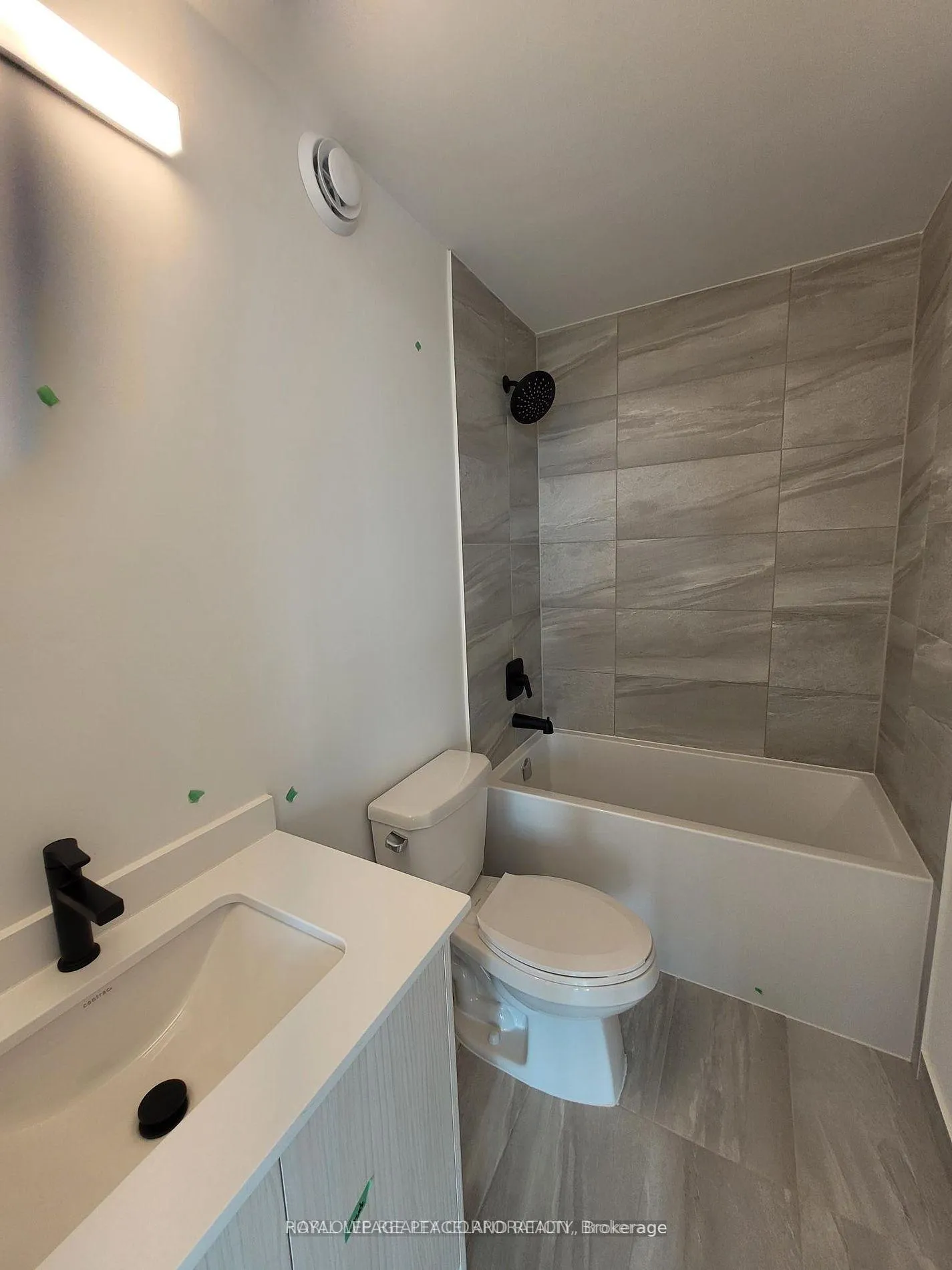Photo 16 of Unit 911, 2369 Danforth Avenue, Toronto, East End-Danforth — HOMEH