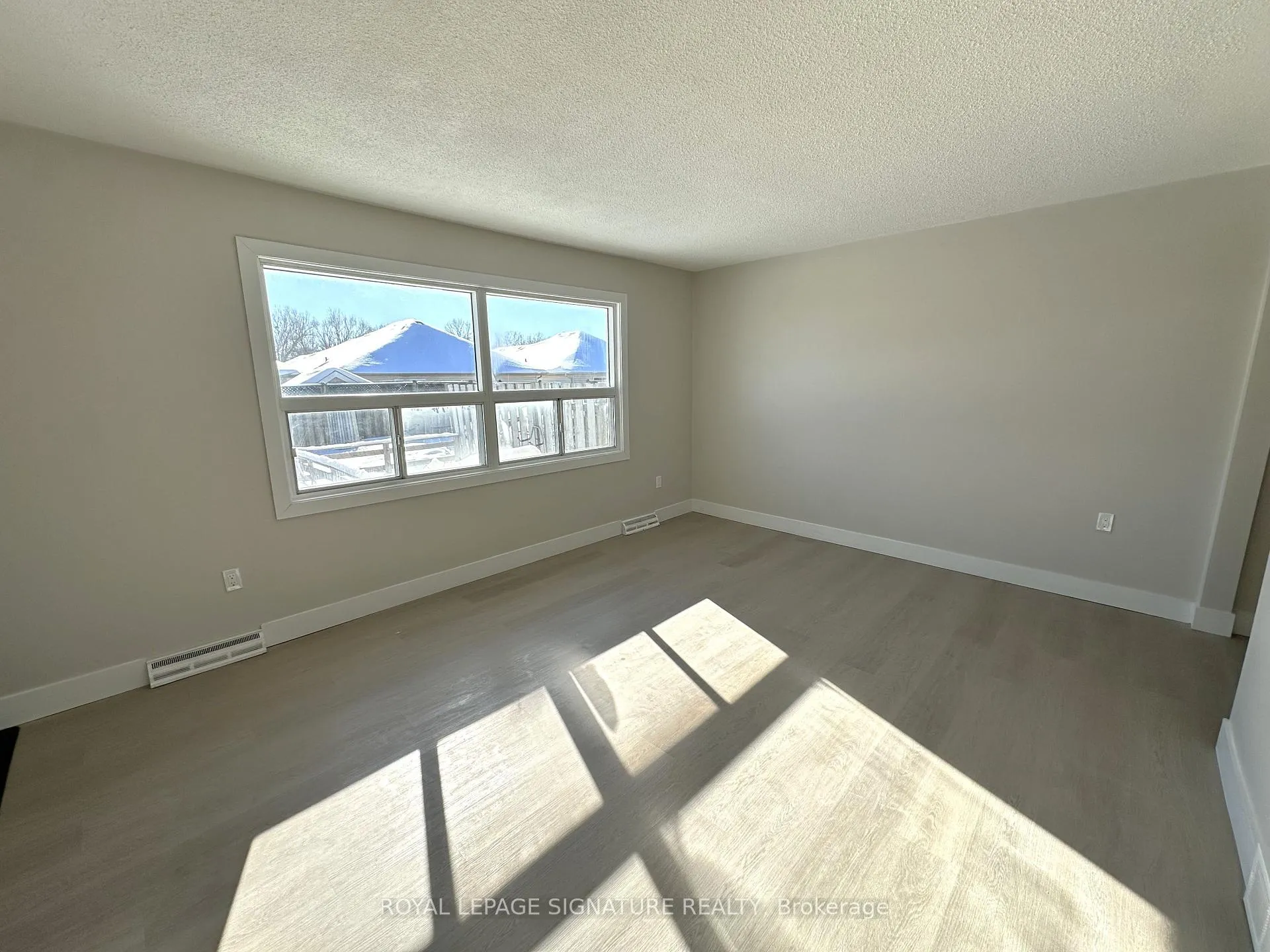 Photo 4 of Unit B, 107 Endicott Terrace, Welland, Prince Charles — HOMEH