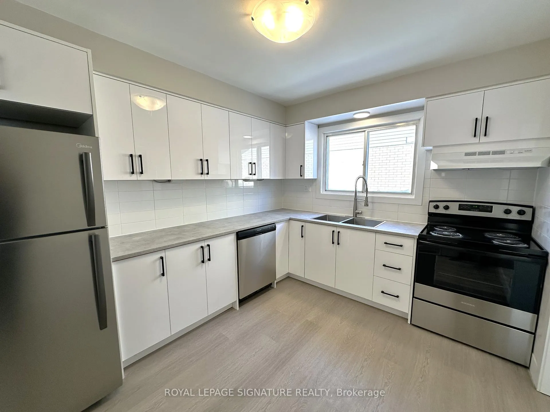 Photo 7 of Unit B, 107 Endicott Terrace, Welland, Prince Charles — HOMEH