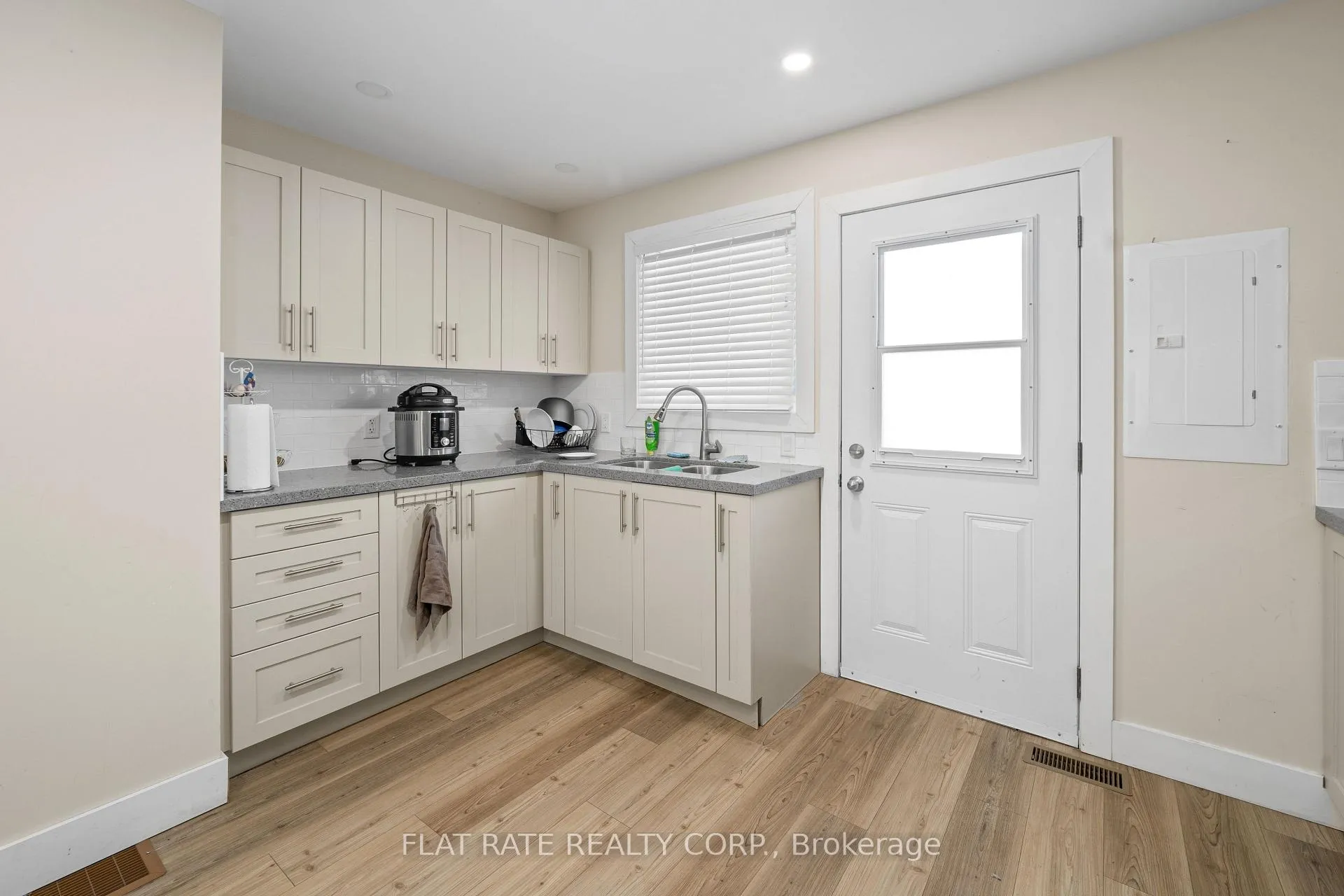 Photo 22 of 122 Bleecker Avenue, Belleville, Belleville Ward — HOMEH