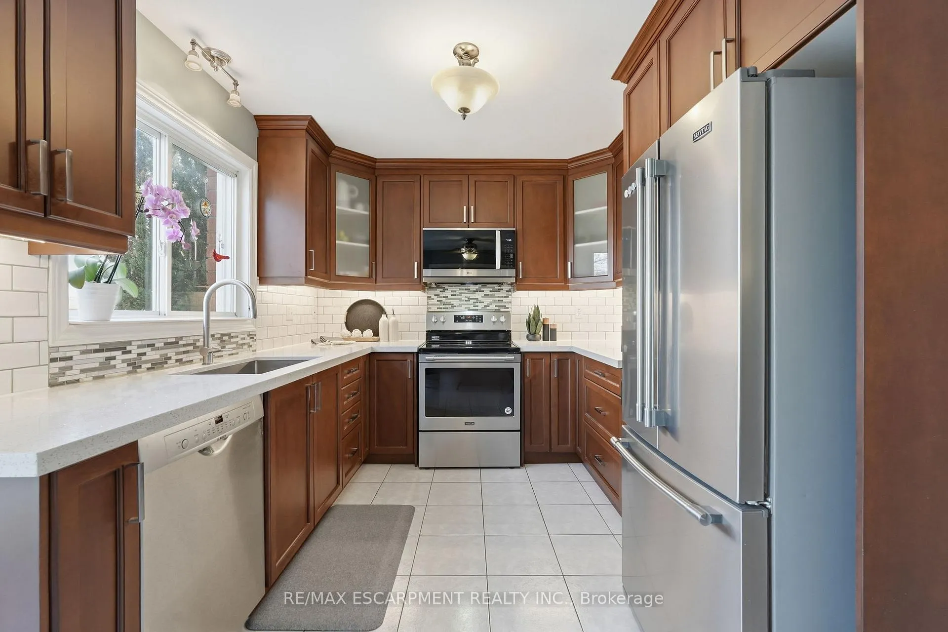 Photo 10 of 85 Heritage Drive, Hamilton, Stoney Creek — HOMEH