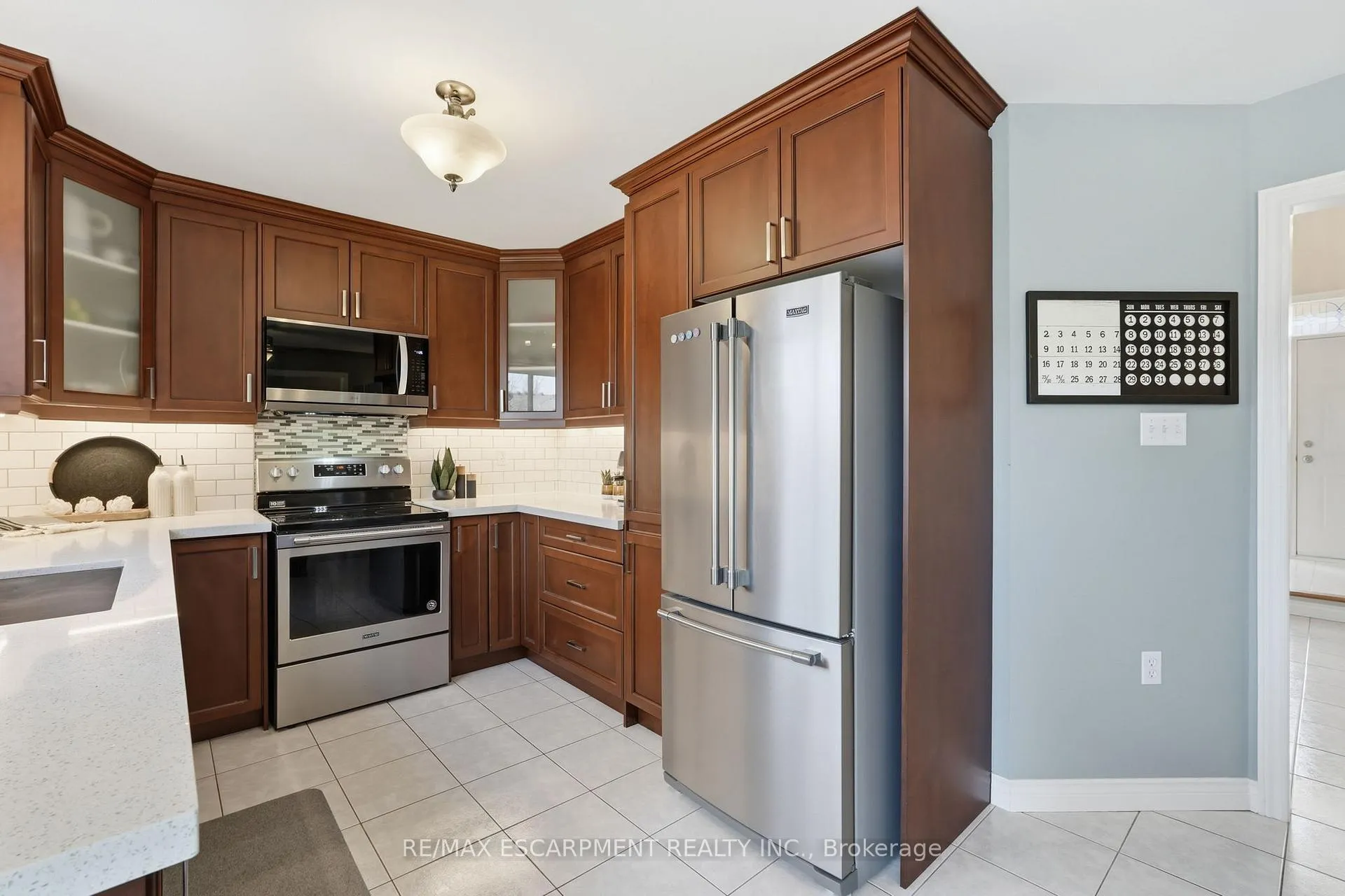 Photo 11 of 85 Heritage Drive, Hamilton, Stoney Creek — HOMEH