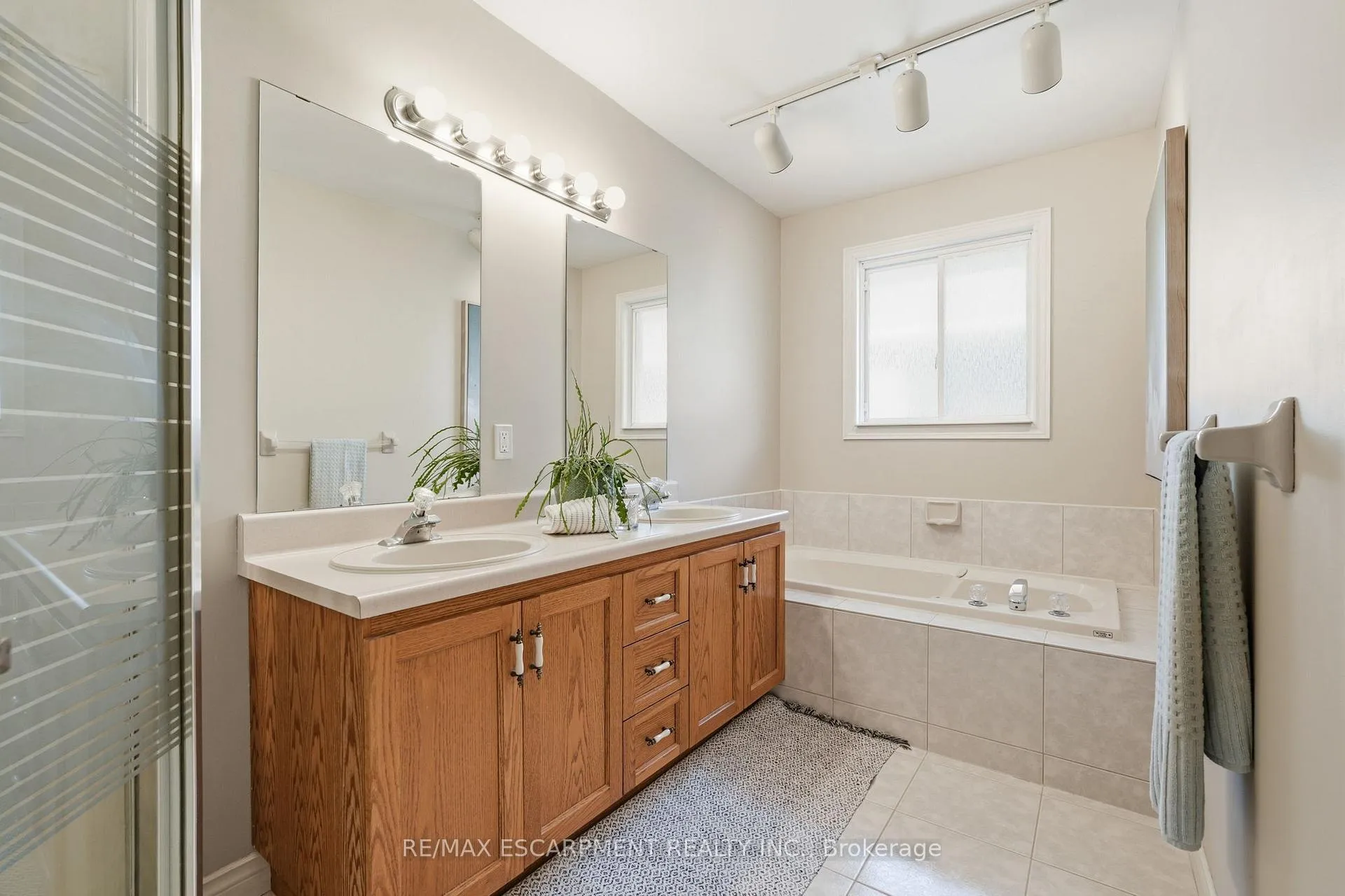 Photo 27 of 85 Heritage Drive, Hamilton, Stoney Creek — HOMEH