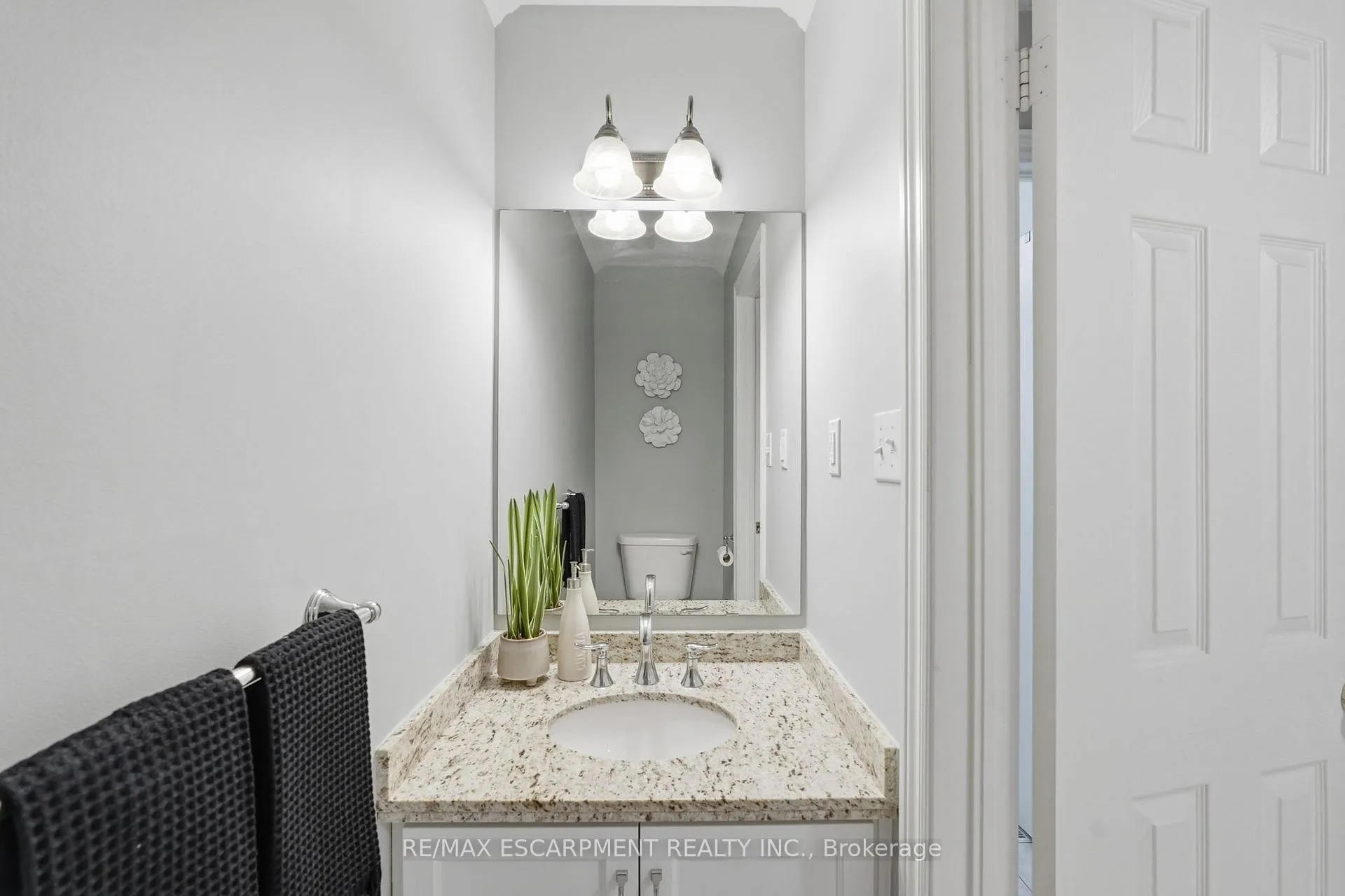 Photo 32 of 85 Heritage Drive, Hamilton, Stoney Creek — HOMEH