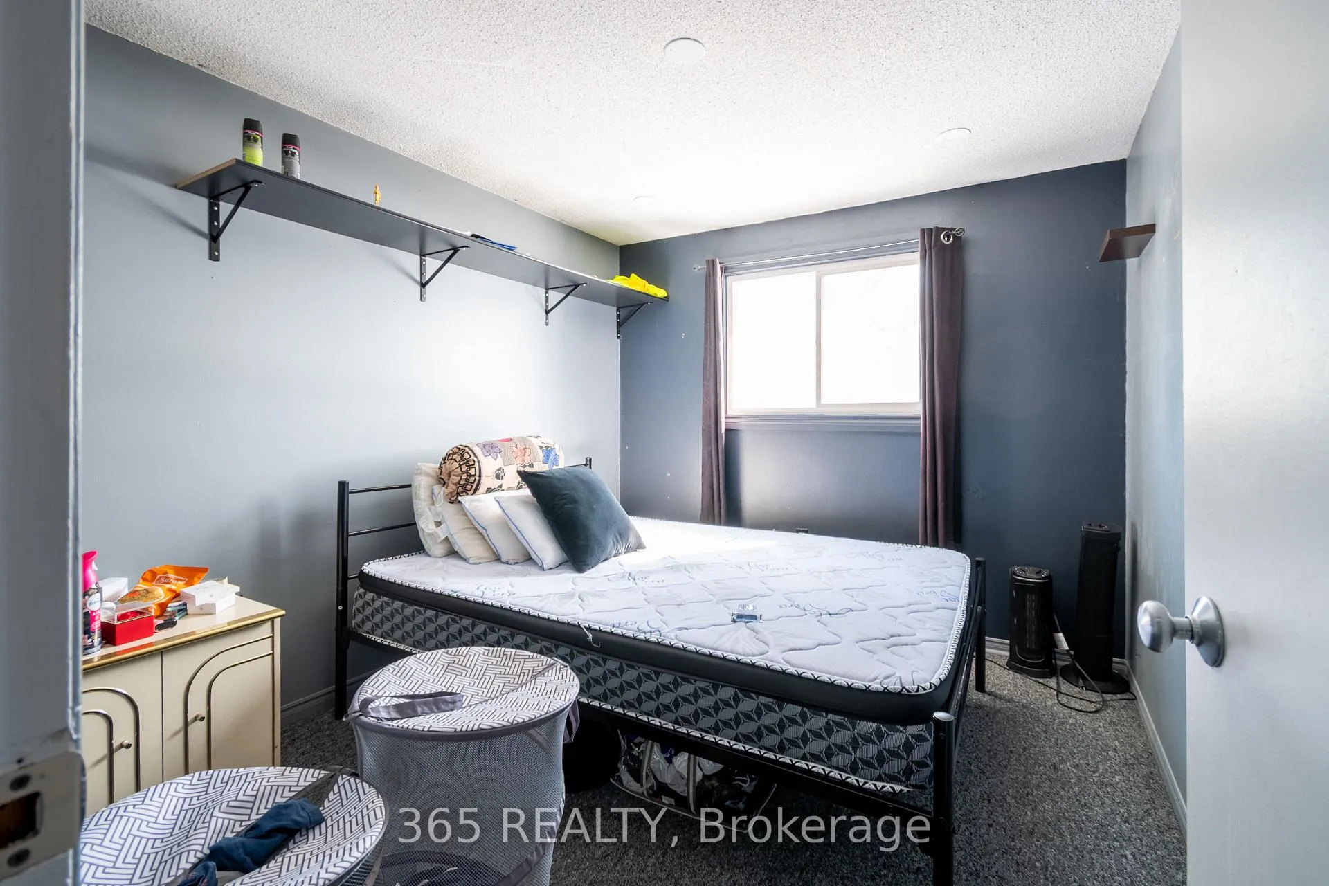 Photo 3 of 35 Corbett Drive, Barrie, Grove East — HOMEH