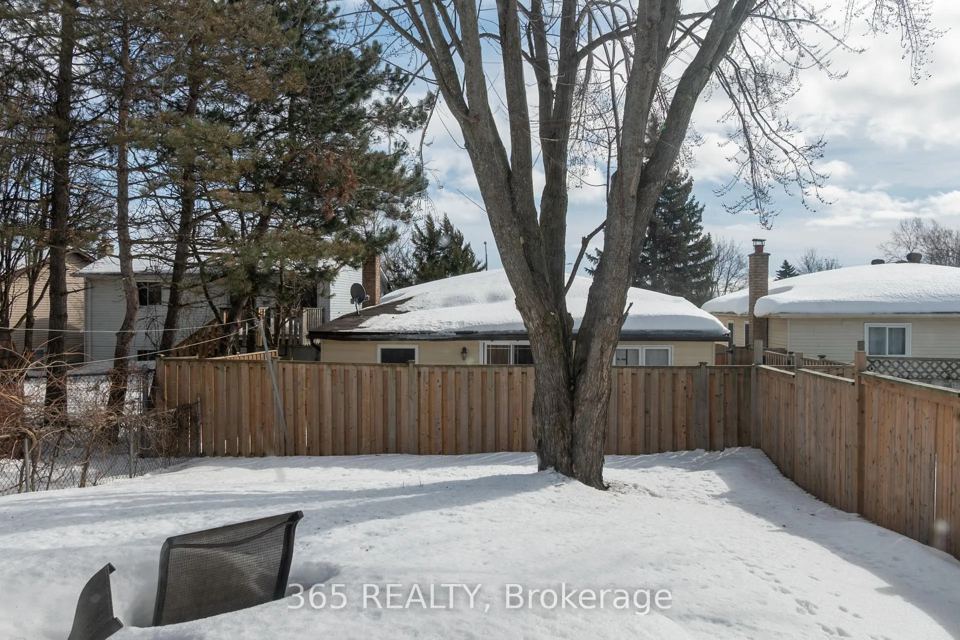 Photo 6 of 35 Corbett Drive, Barrie, Grove East — HOMEH