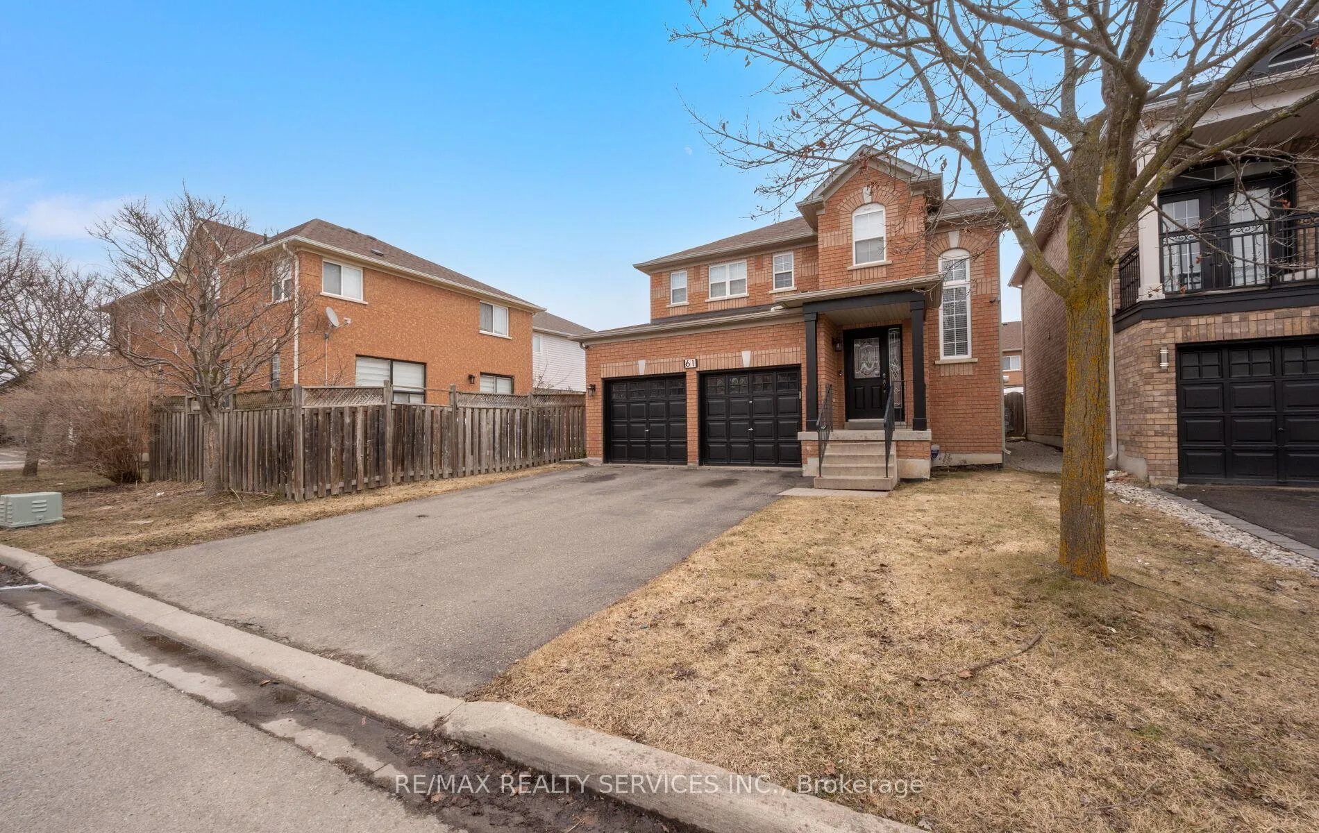 Photo 2 of 61 Earl Grey Crescent, Brampton, Fletcher's Meadow — HOMEH