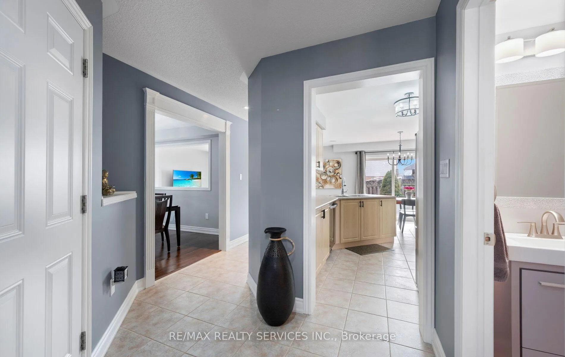 Photo 6 of 61 Earl Grey Crescent, Brampton, Fletcher's Meadow — HOMEH