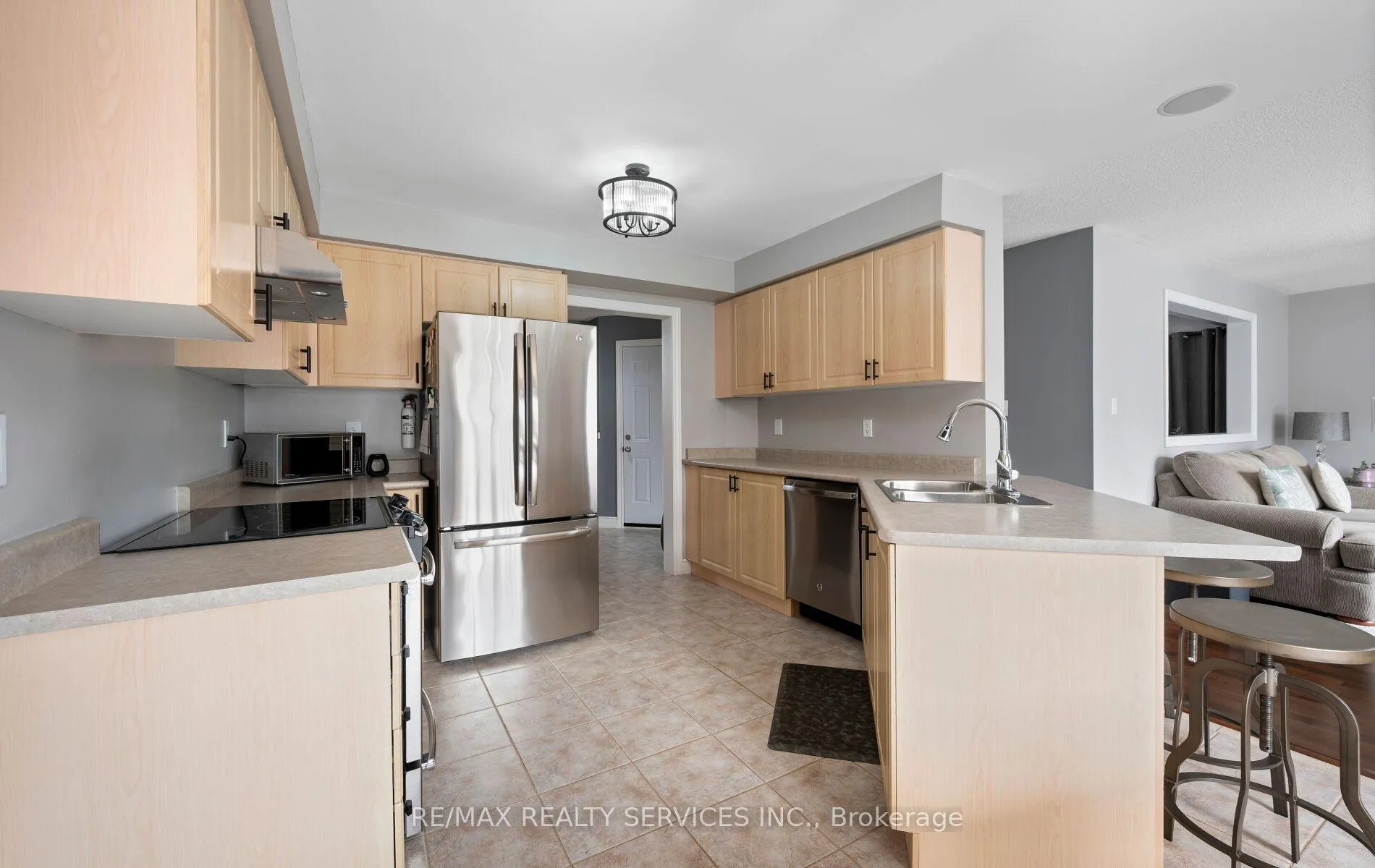 Photo 17 of 61 Earl Grey Crescent, Brampton, Fletcher's Meadow — HOMEH