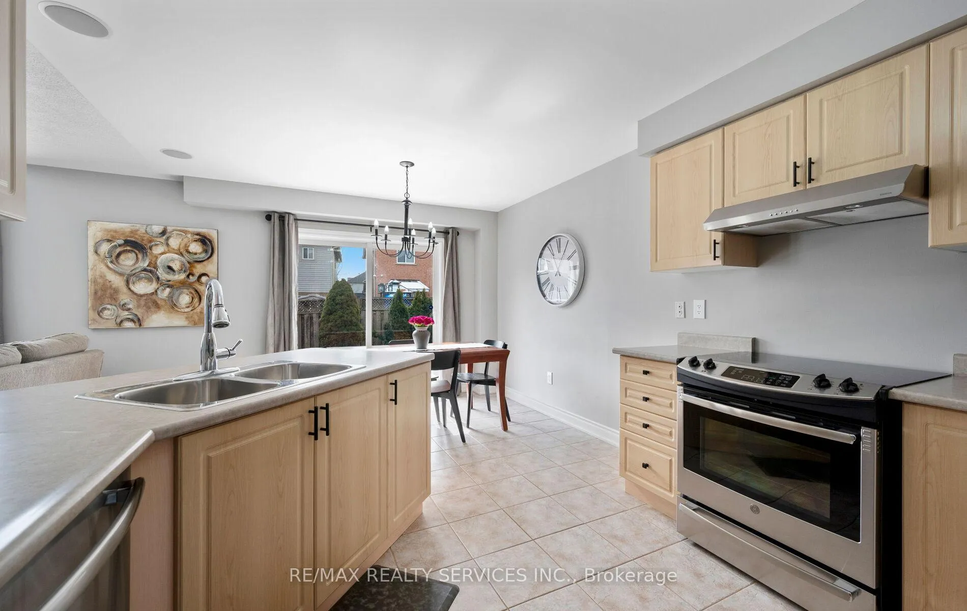 Photo 19 of 61 Earl Grey Crescent, Brampton, Fletcher's Meadow — HOMEH