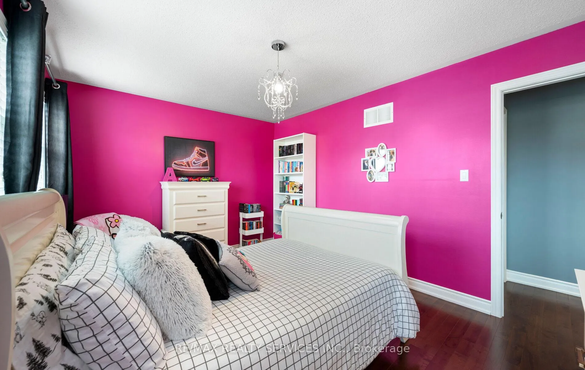 Photo 32 of 61 Earl Grey Crescent, Brampton, Fletcher's Meadow — HOMEH