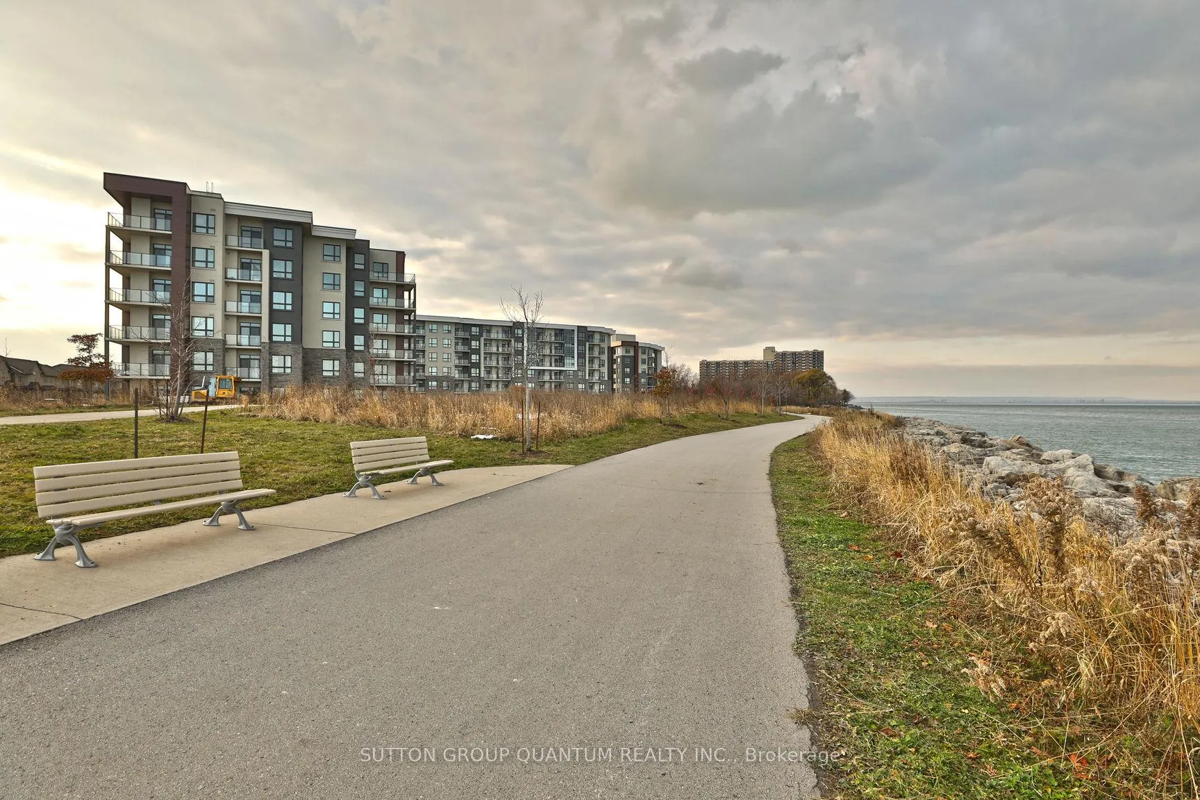Photo 2 of Unit 319, 101 Shoreview Place, Hamilton, Stoney Creek — HOMEH
