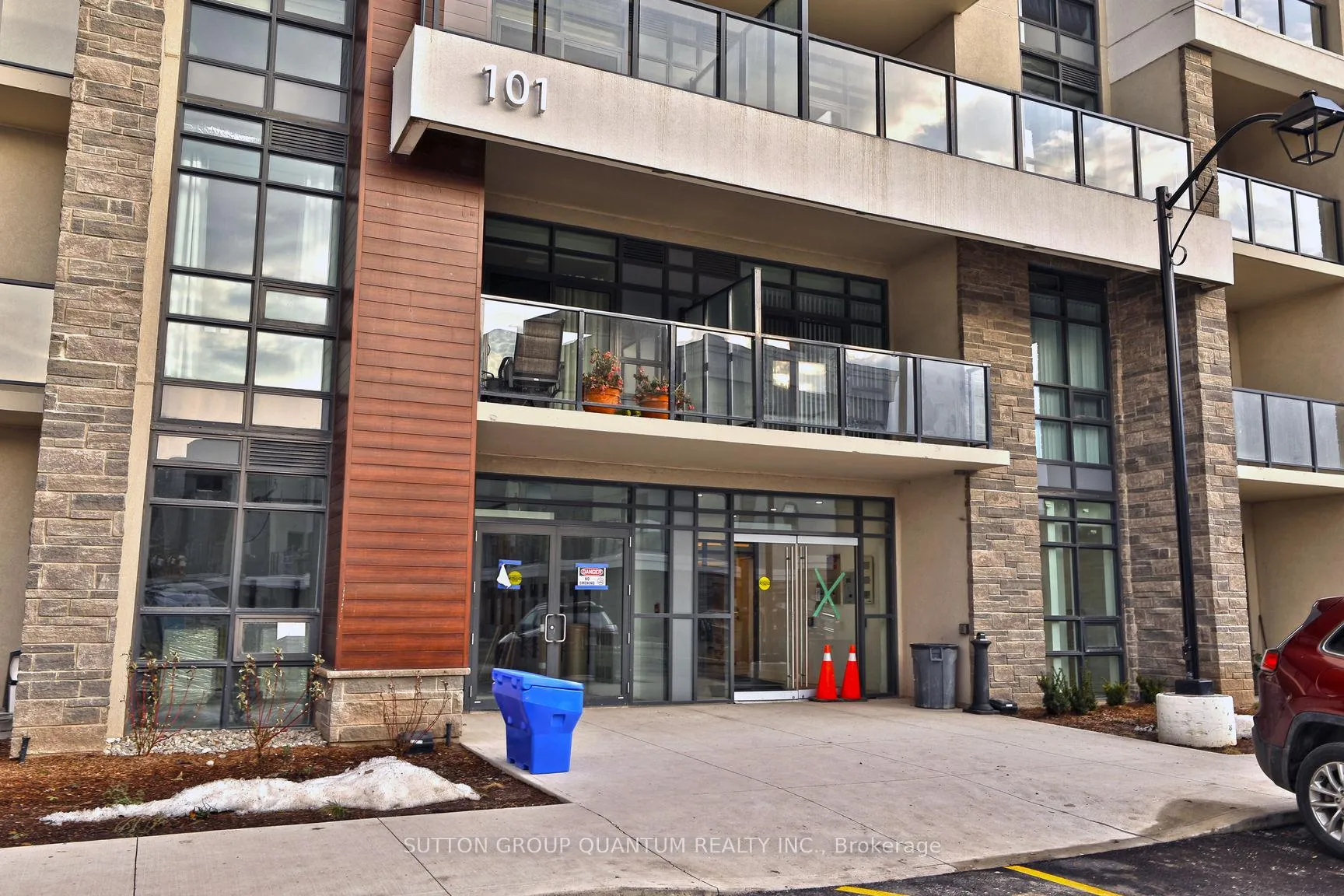 Photo 3 of Unit 319, 101 Shoreview Place, Hamilton, Stoney Creek — HOMEH