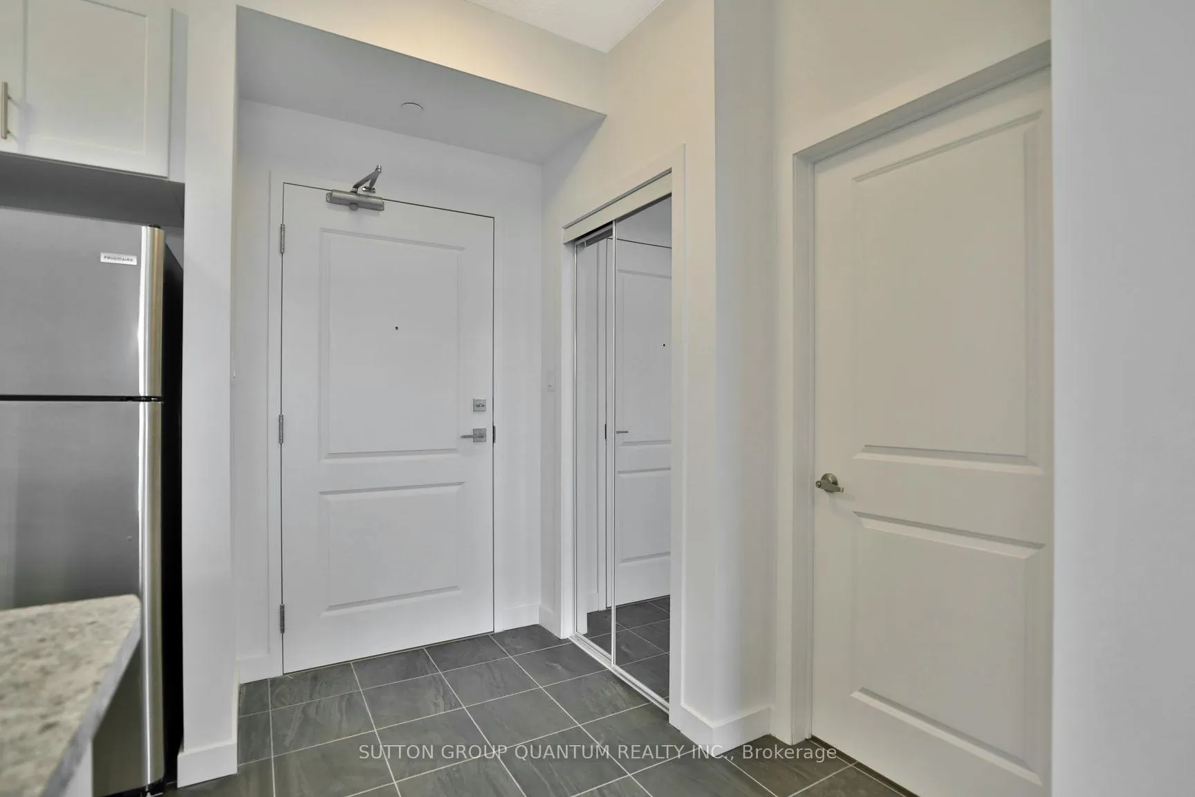 Photo 4 of Unit 319, 101 Shoreview Place, Hamilton, Stoney Creek — HOMEH