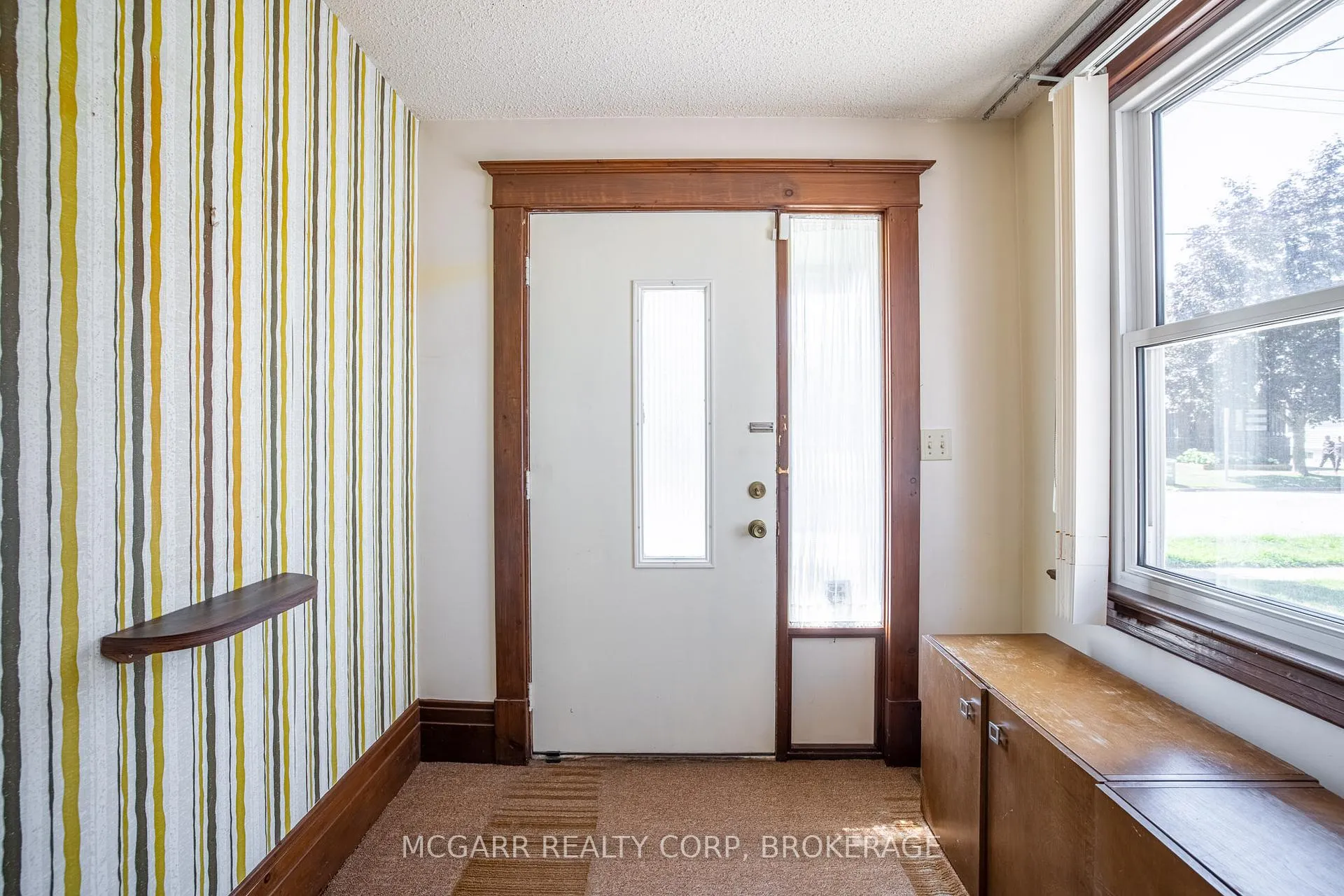 Photo 4 of 160 Main Street, St. Catharines, Port Dalhousie — HOMEH