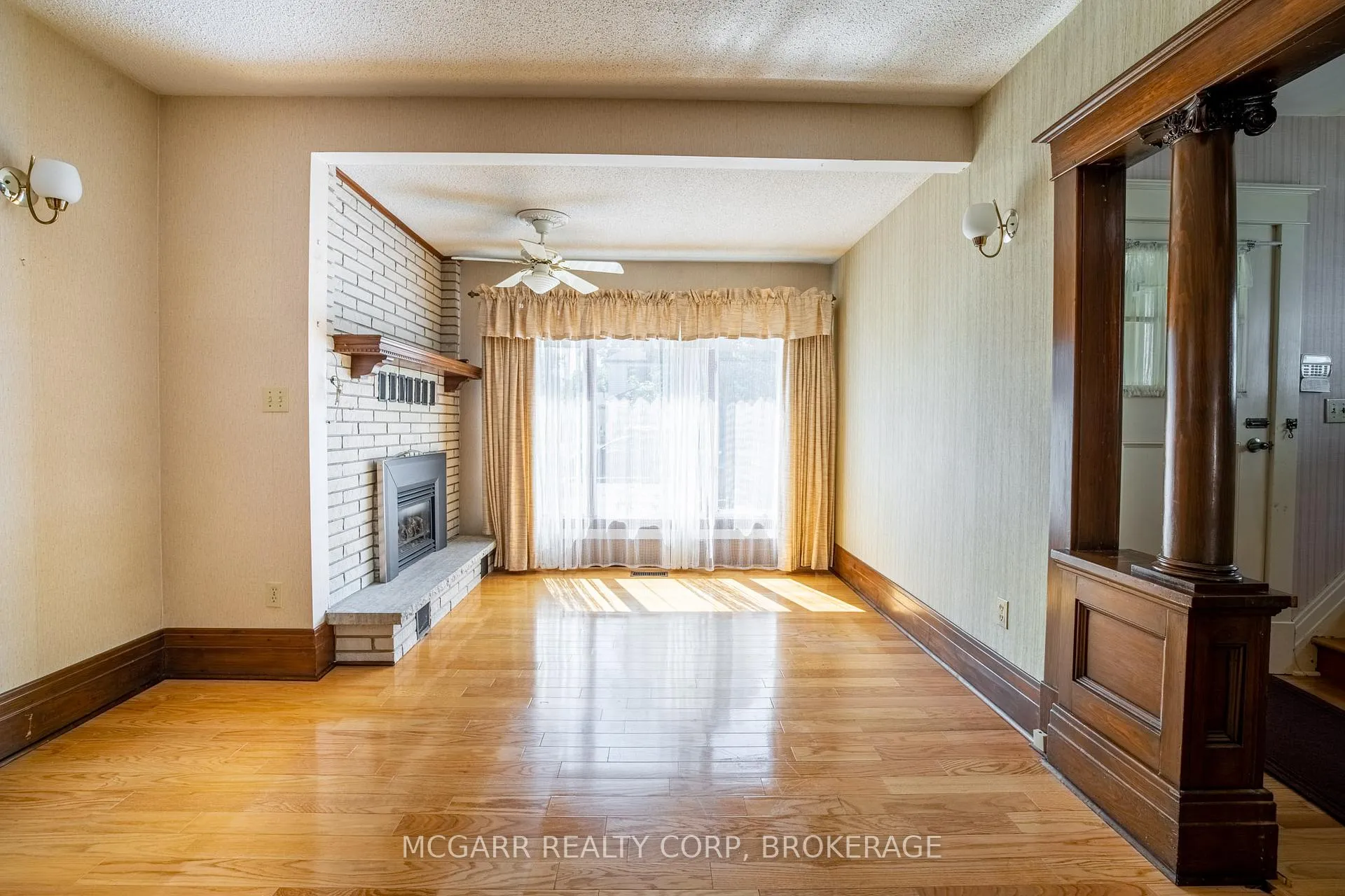Photo 8 of 160 Main Street, St. Catharines, Port Dalhousie — HOMEH