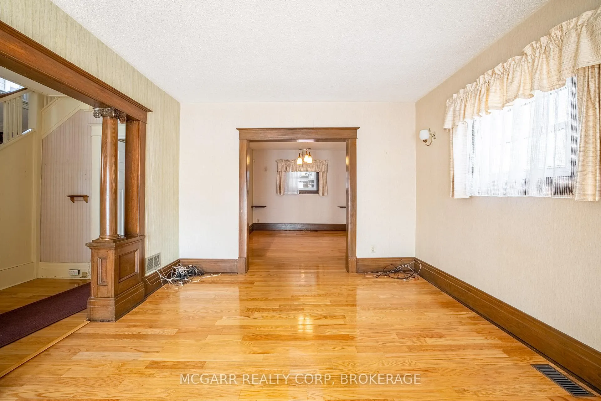 Photo 10 of 160 Main Street, St. Catharines, Port Dalhousie — HOMEH