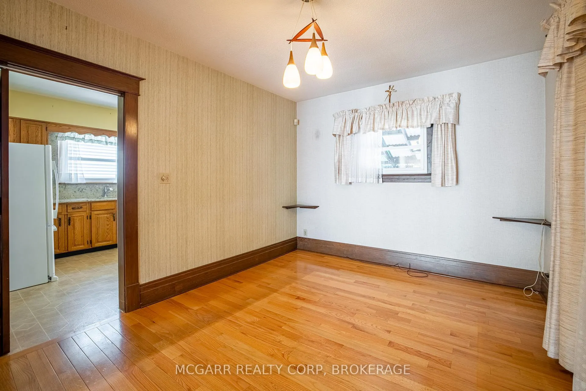 Photo 12 of 160 Main Street, St. Catharines, Port Dalhousie — HOMEH