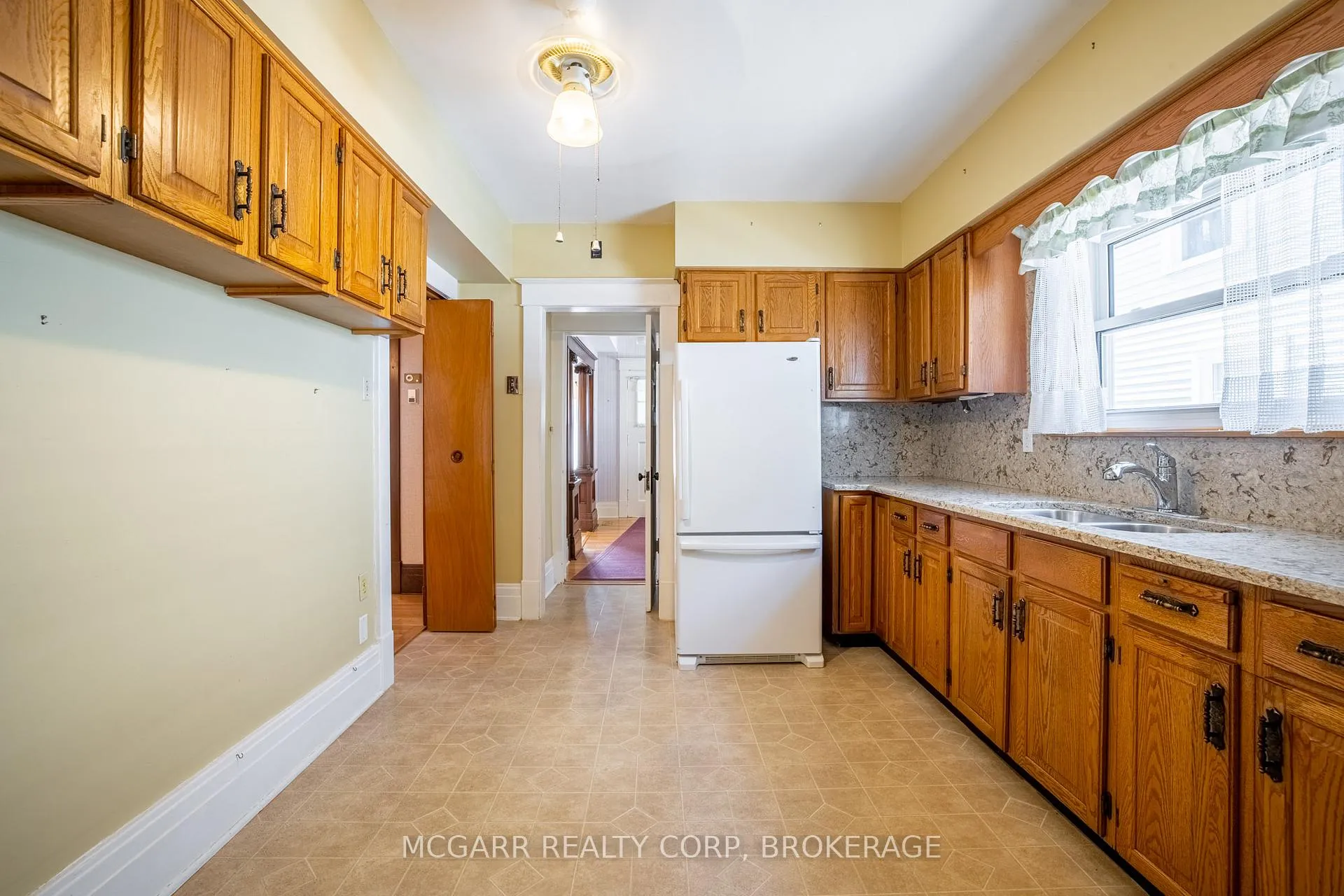 Photo 16 of 160 Main Street, St. Catharines, Port Dalhousie — HOMEH