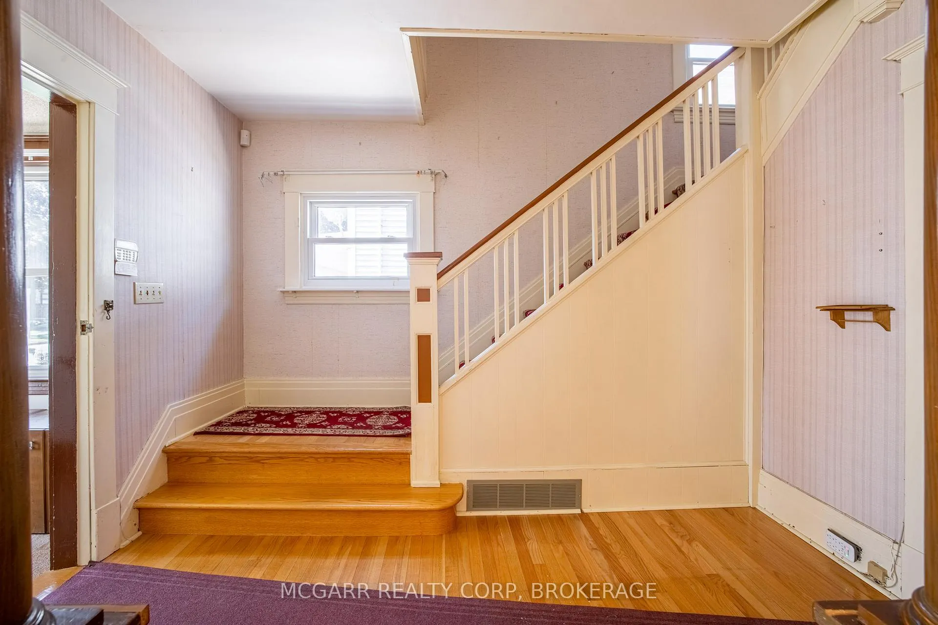 Photo 17 of 160 Main Street, St. Catharines, Port Dalhousie — HOMEH