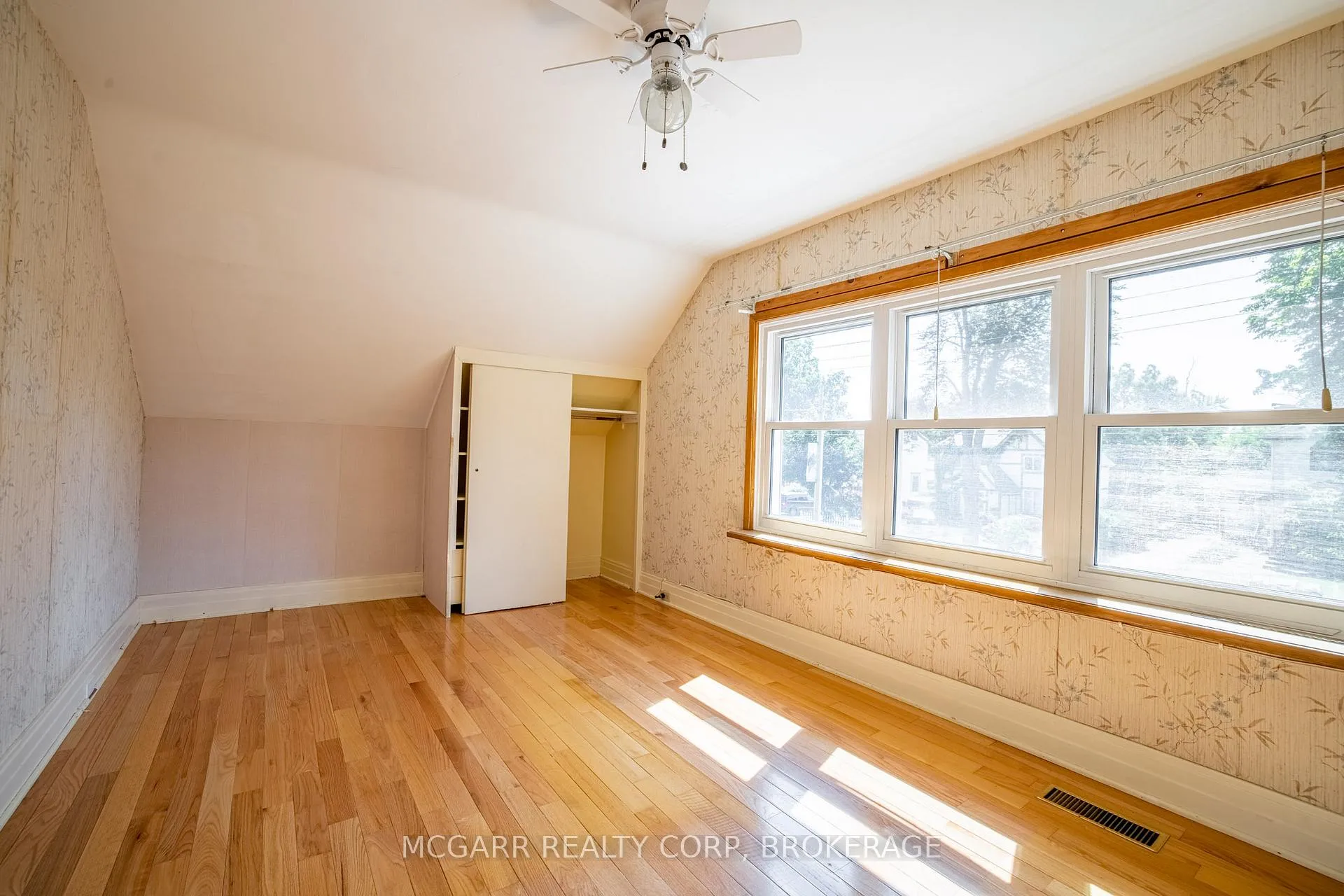 Photo 18 of 160 Main Street, St. Catharines, Port Dalhousie — HOMEH