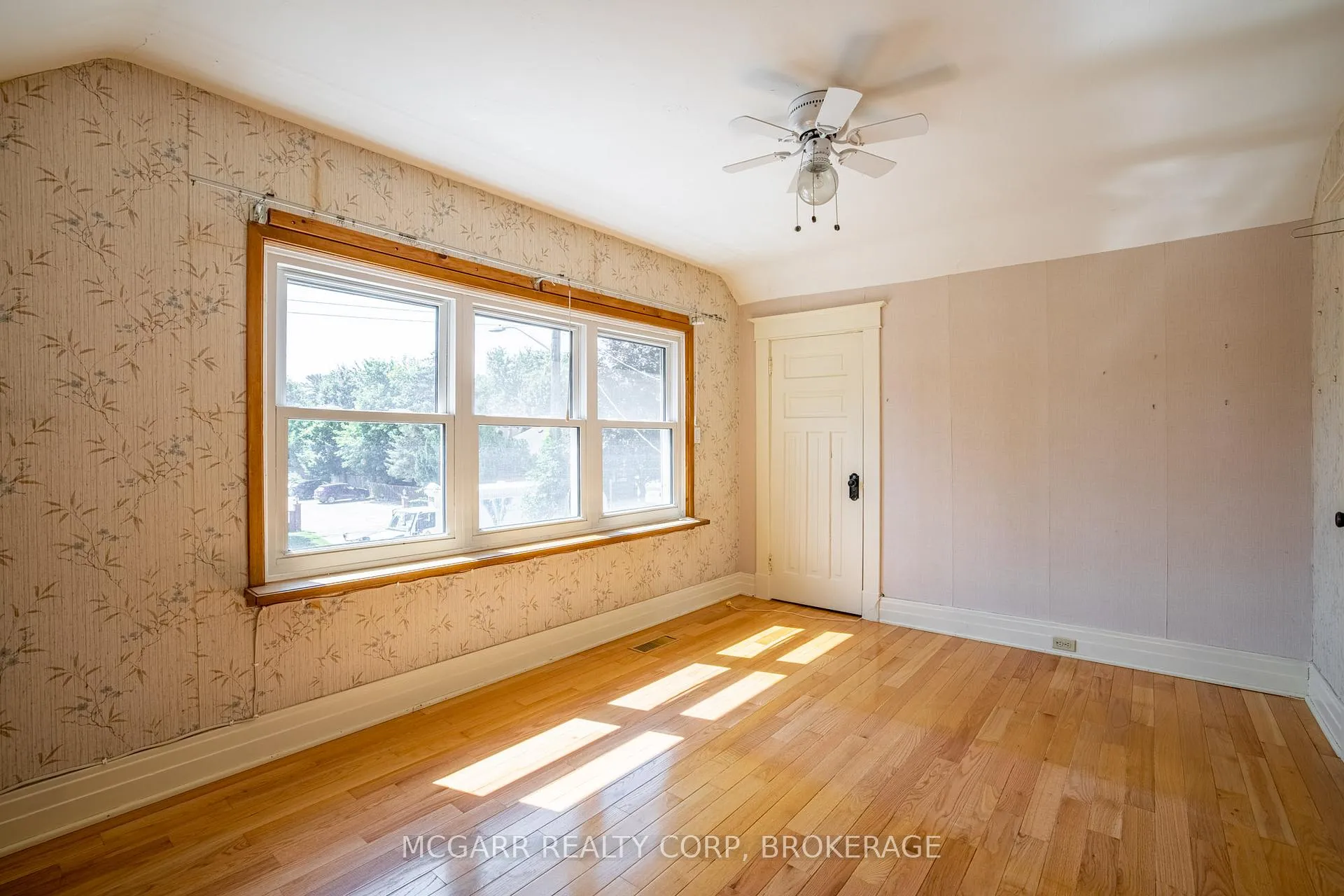 Photo 19 of 160 Main Street, St. Catharines, Port Dalhousie — HOMEH