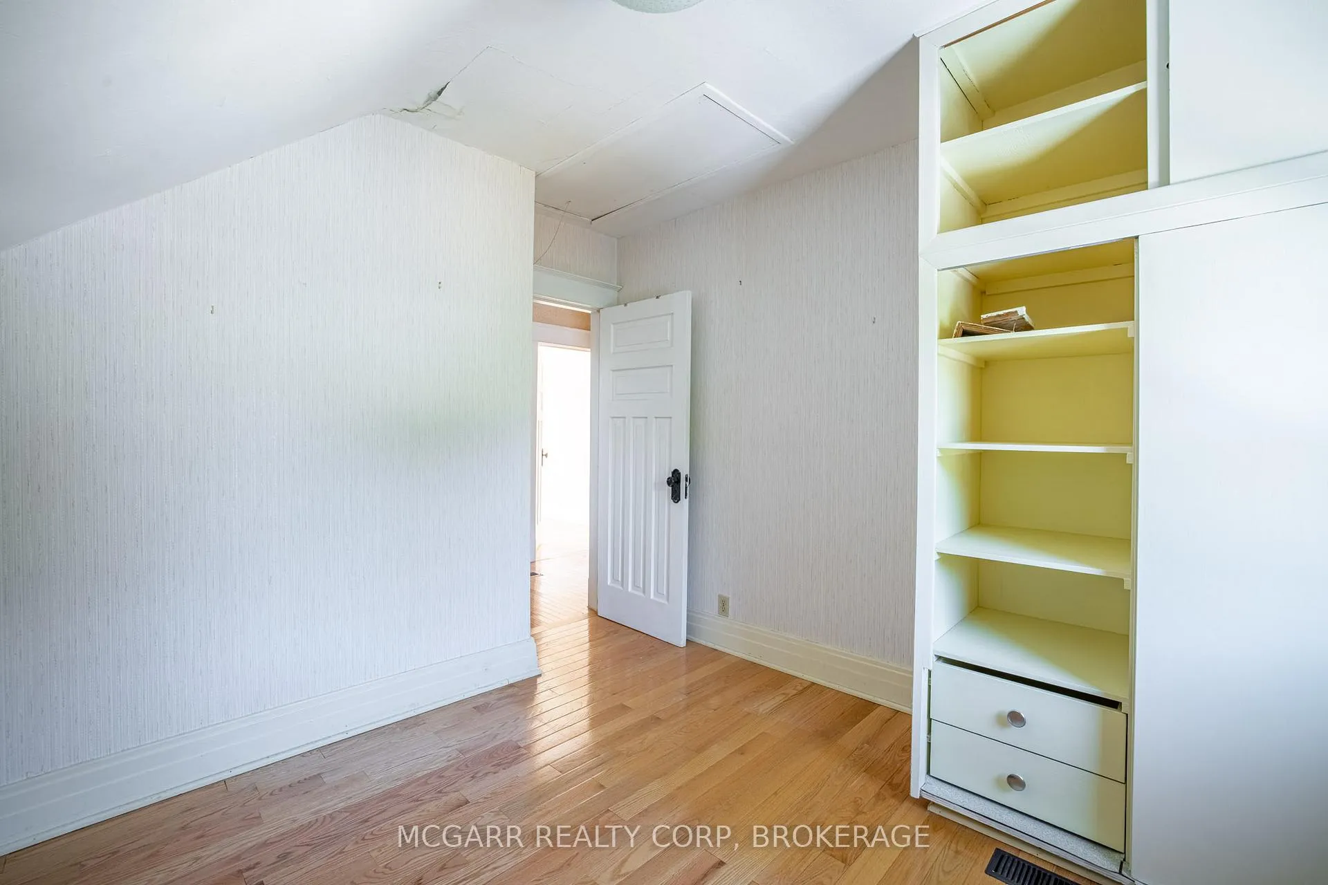 Photo 20 of 160 Main Street, St. Catharines, Port Dalhousie — HOMEH