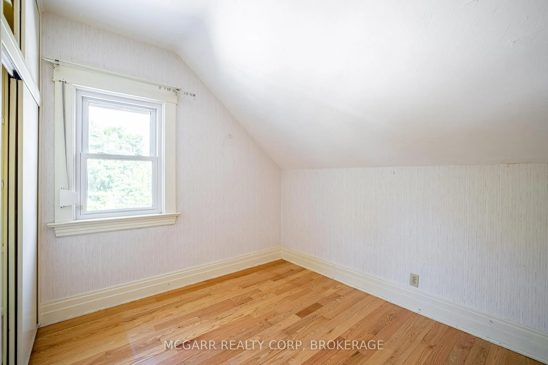 Photo 21 of 160 Main Street, St. Catharines, Port Dalhousie — HOMEH