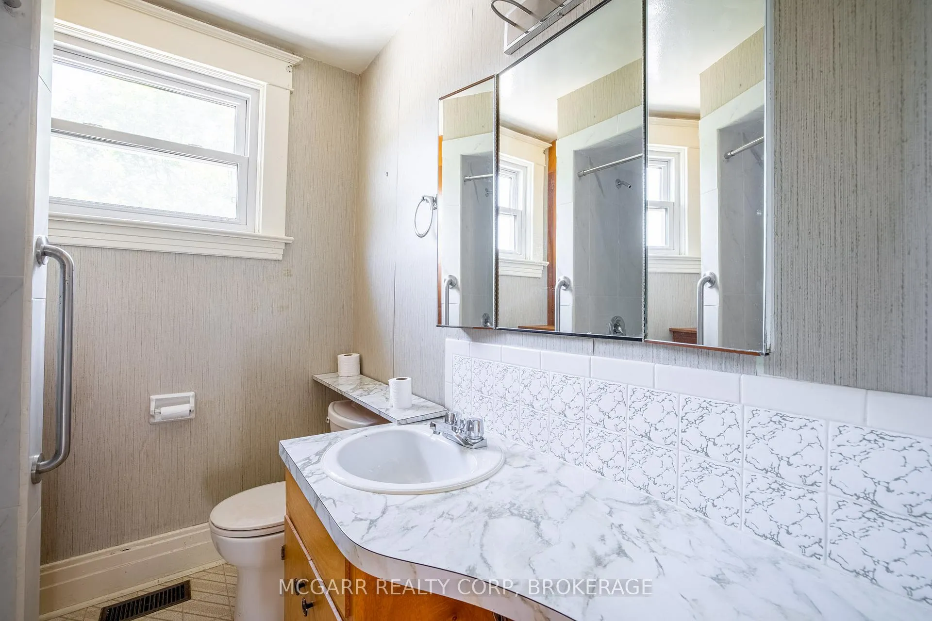 Photo 24 of 160 Main Street, St. Catharines, Port Dalhousie — HOMEH