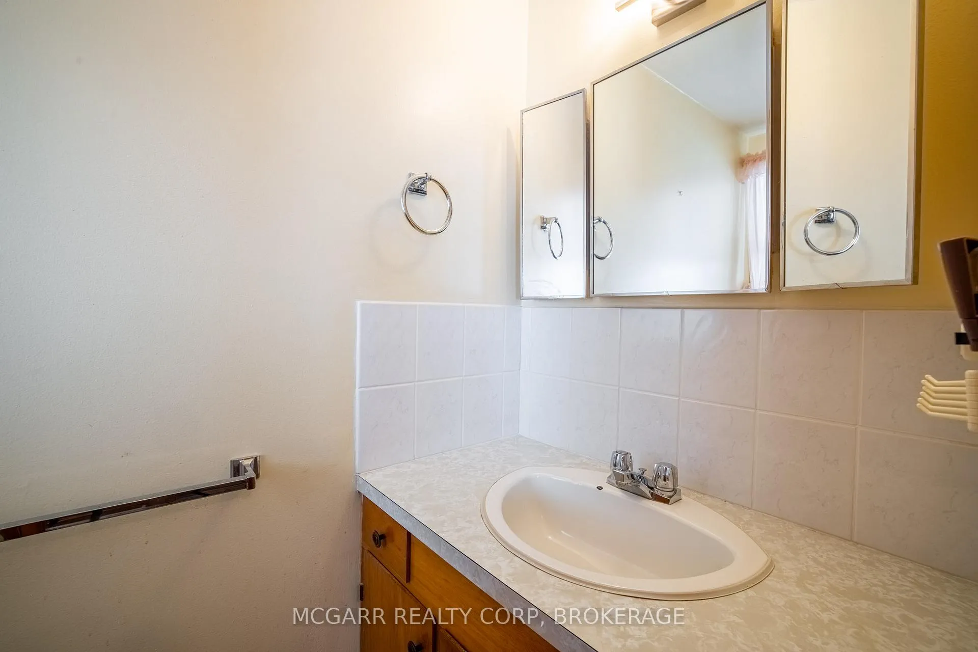 Photo 25 of 160 Main Street, St. Catharines, Port Dalhousie — HOMEH