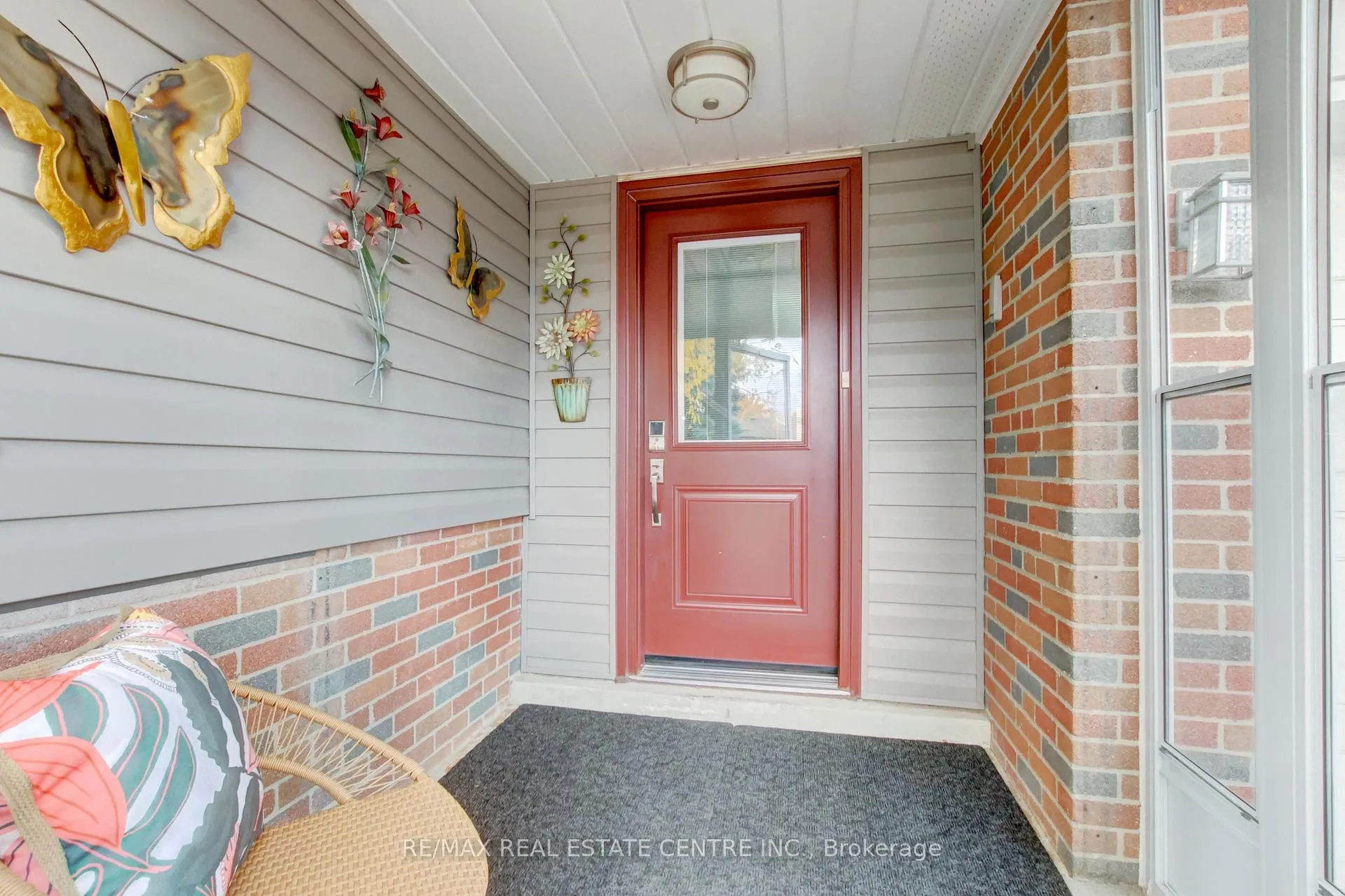 Photo 2 of 32 Willis Drive, Brampton, Brampton East — HOMEH