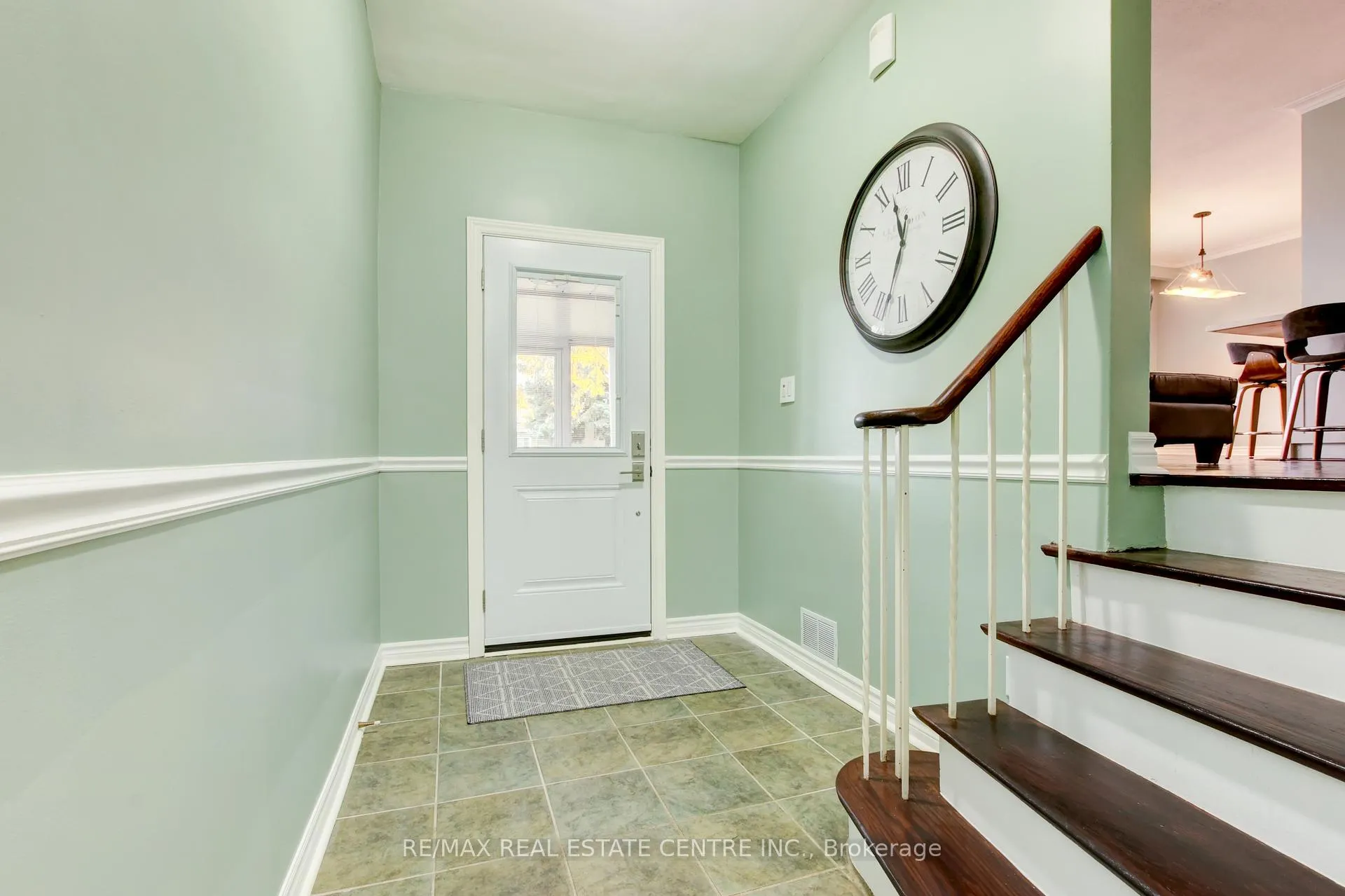 Photo 3 of 32 Willis Drive, Brampton, Brampton East — HOMEH