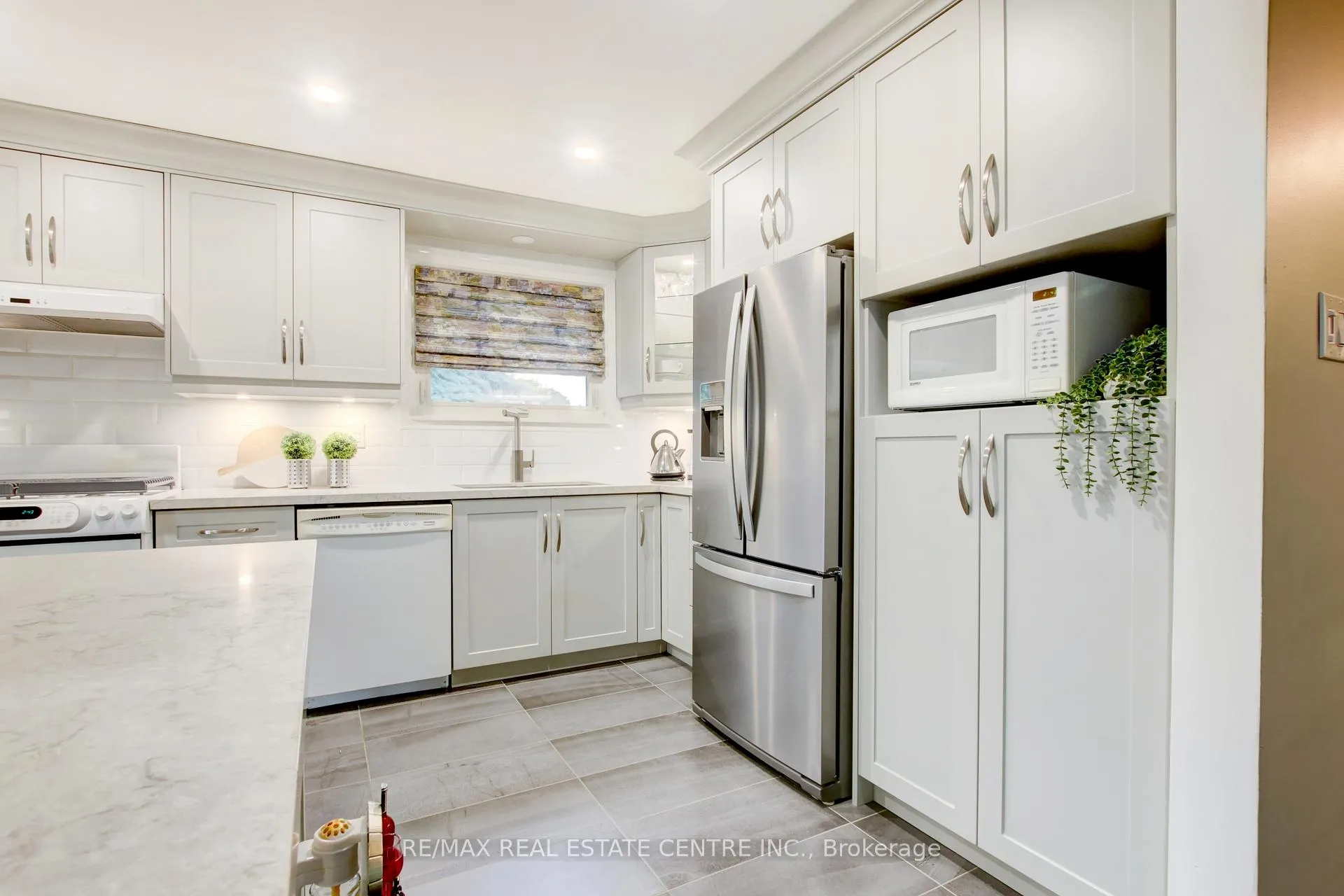 Photo 10 of 32 Willis Drive, Brampton, Brampton East — HOMEH