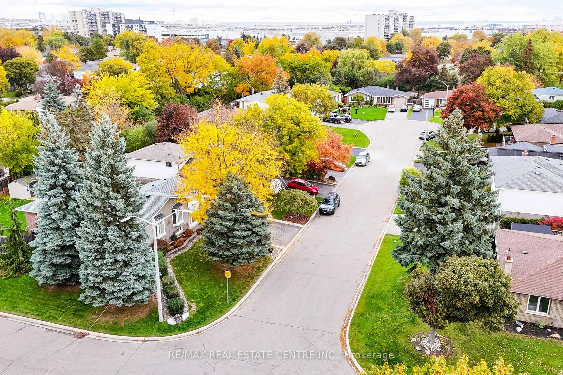 Photo 44 of 32 Willis Drive, Brampton, Brampton East — HOMEH