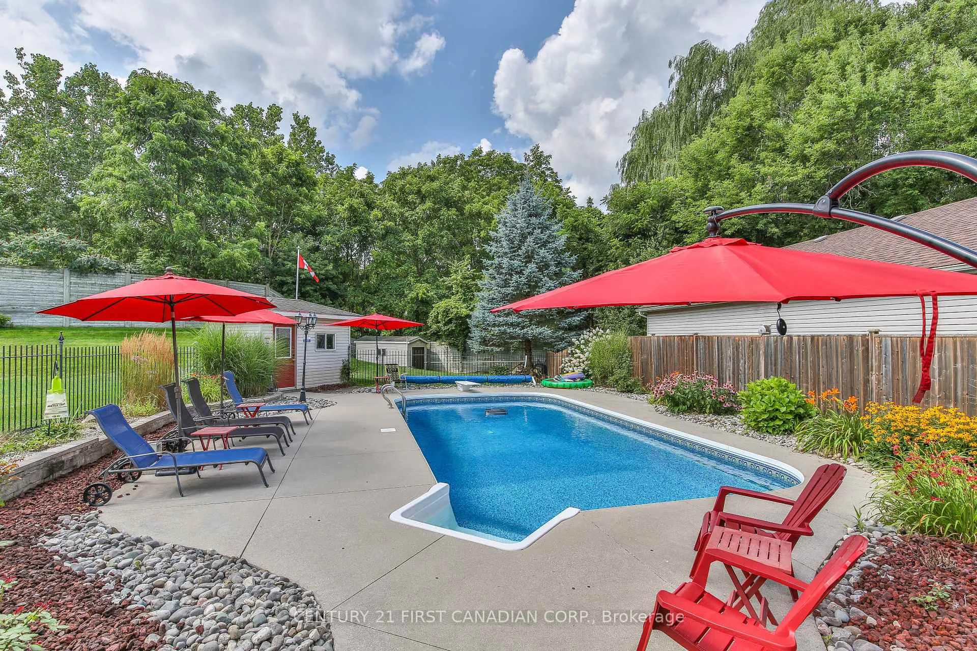 Photo 32 of 24 Linwood Drive, Thames Centre, Rural Thames Centre — HOMEH
