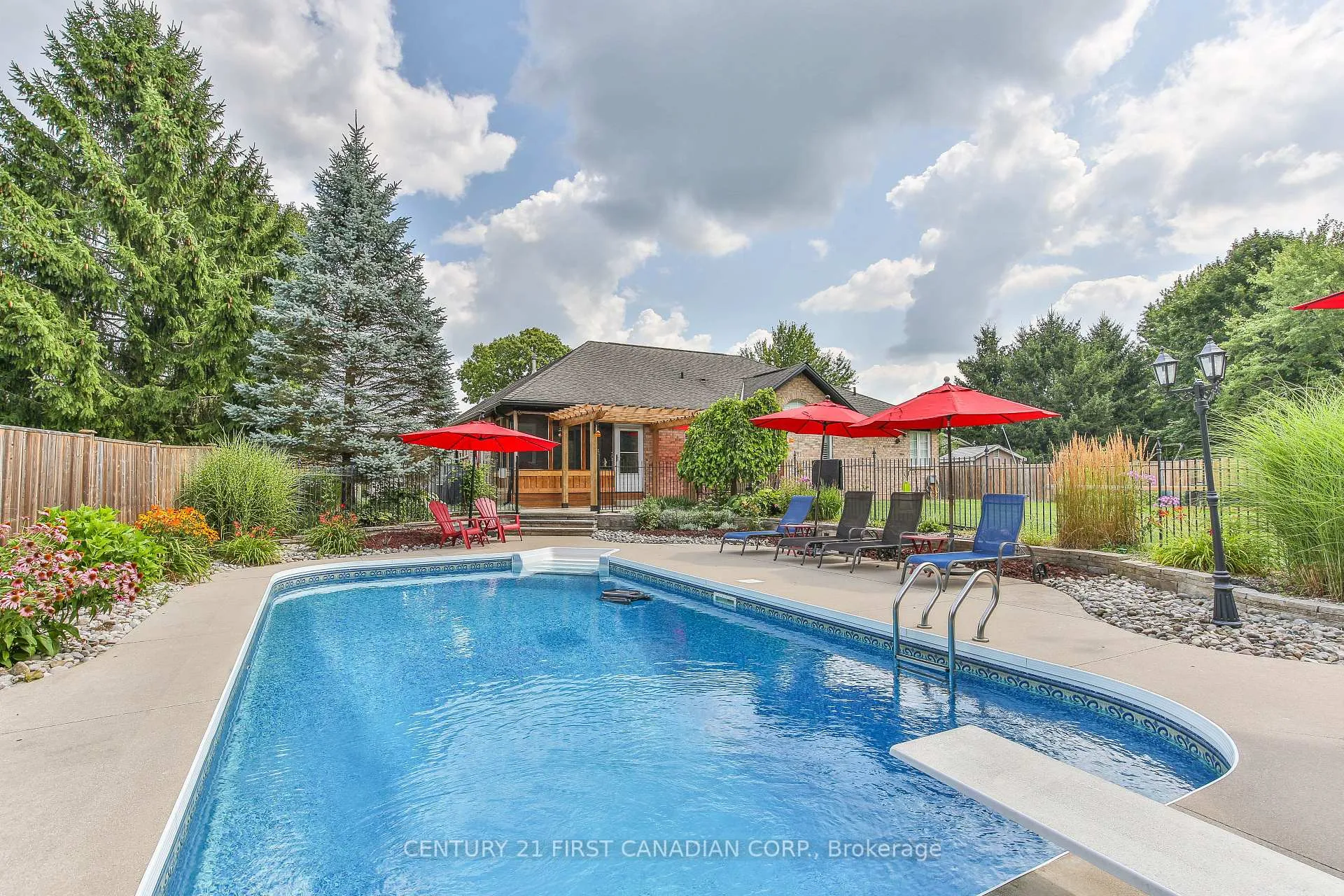 Photo 37 of 24 Linwood Drive, Thames Centre, Rural Thames Centre — HOMEH