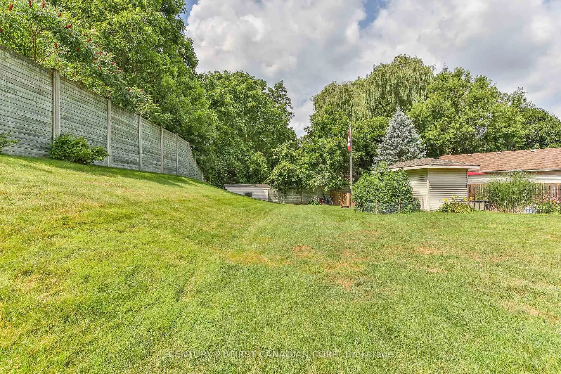 Photo 43 of 24 Linwood Drive, Thames Centre, Rural Thames Centre — HOMEH