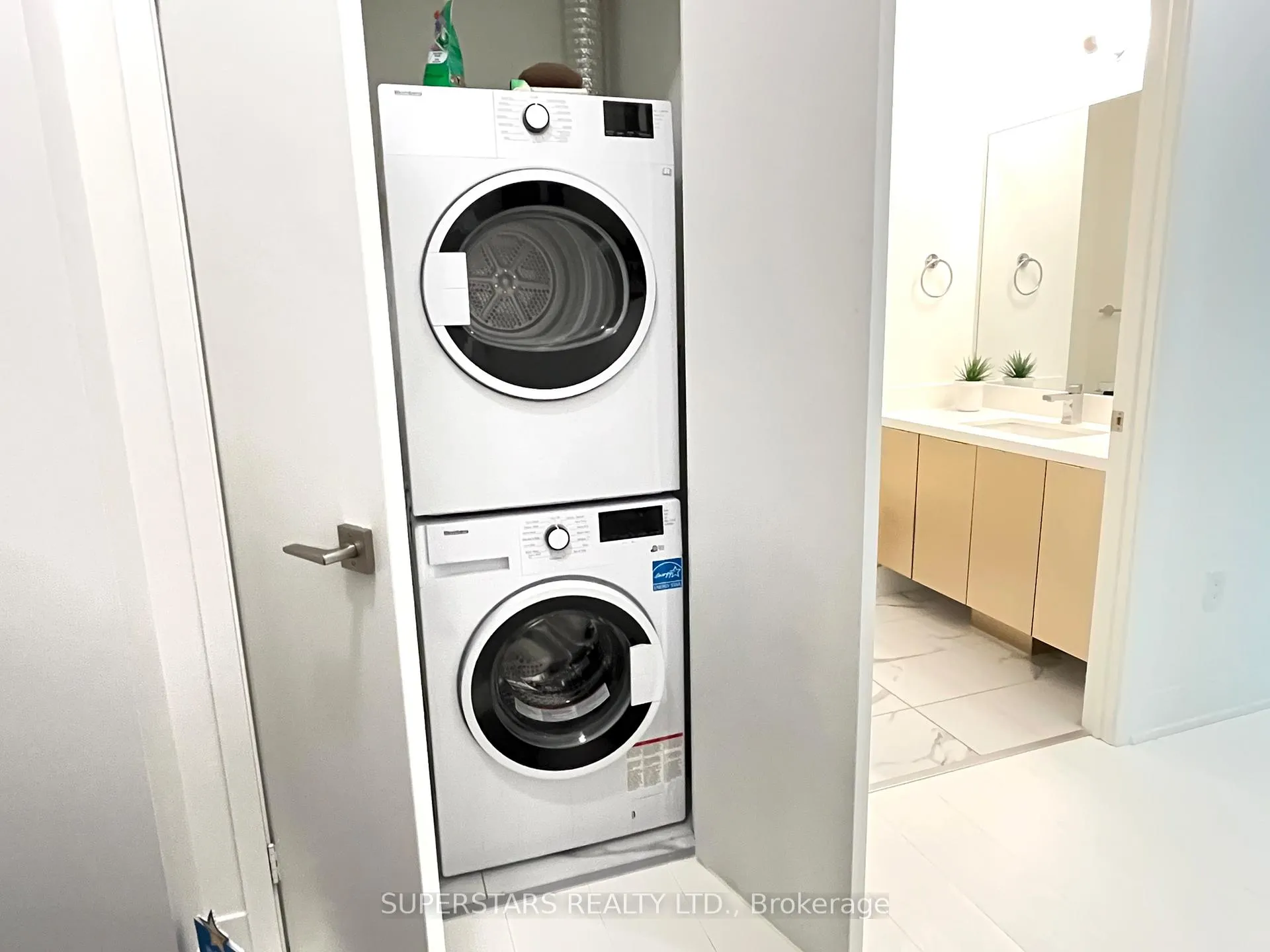 Photo 3 of Unit 1610, 2916 Highway 7 Road, Vaughan, Concord — HOMEH