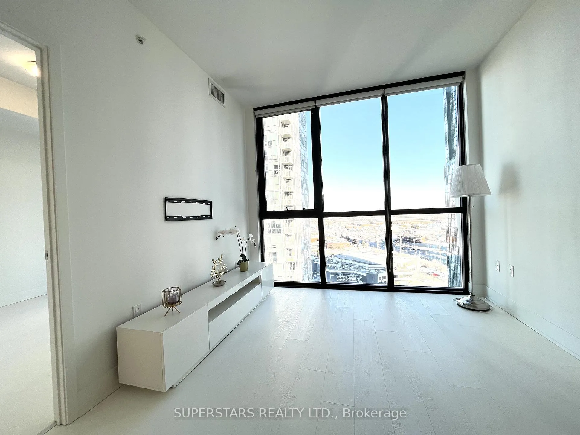 Photo 13 of Unit 1610, 2916 Highway 7 Road, Vaughan, Concord — HOMEH
